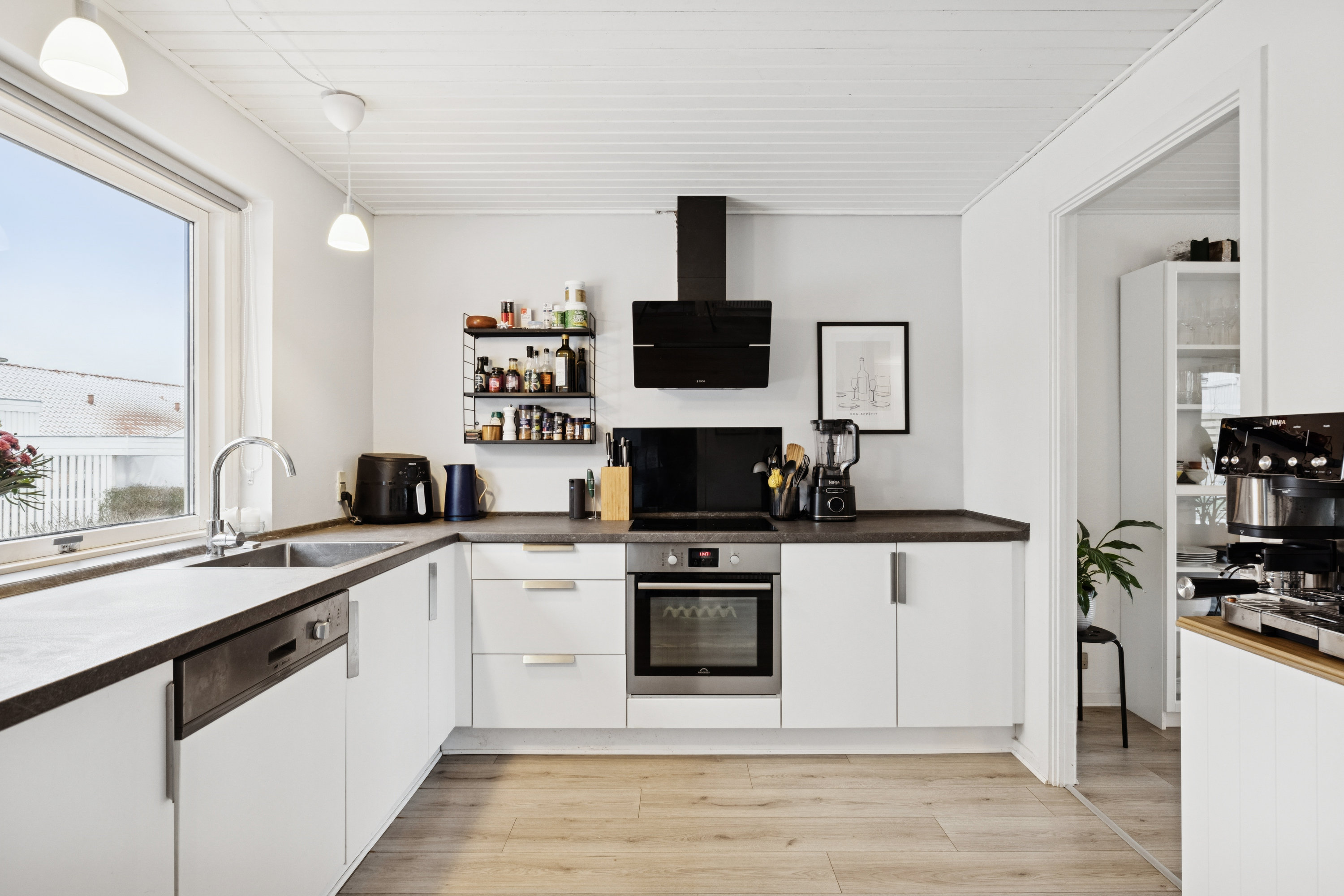 Fremhævet køkken billede i fuldskærmstilstand. Billede af Søvang 4, Sparkær, 8800 Viborg