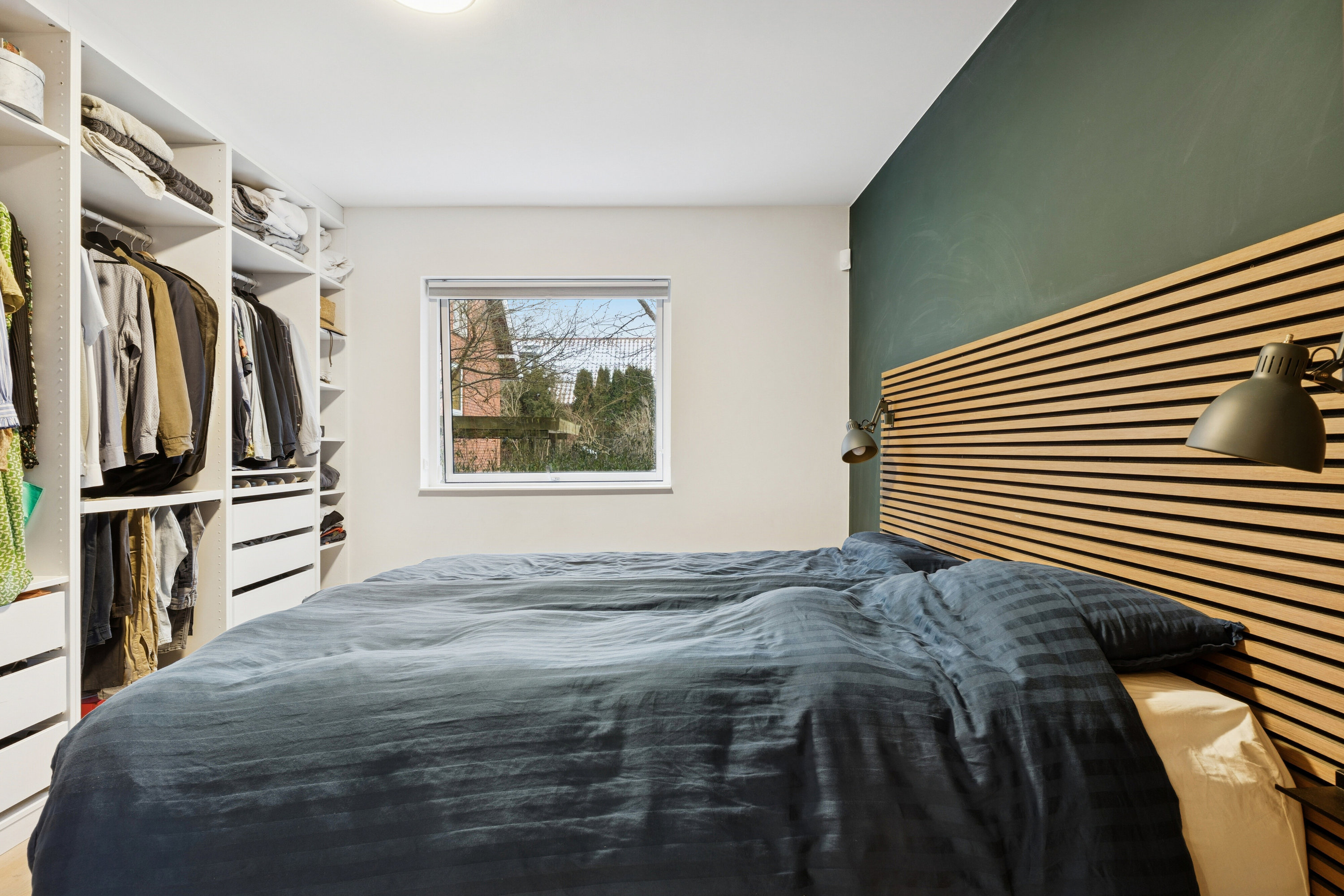 Fremhævet soveværelse billede i fuldskærmstilstand. Billede af Floradalen 12, 2830 Virum