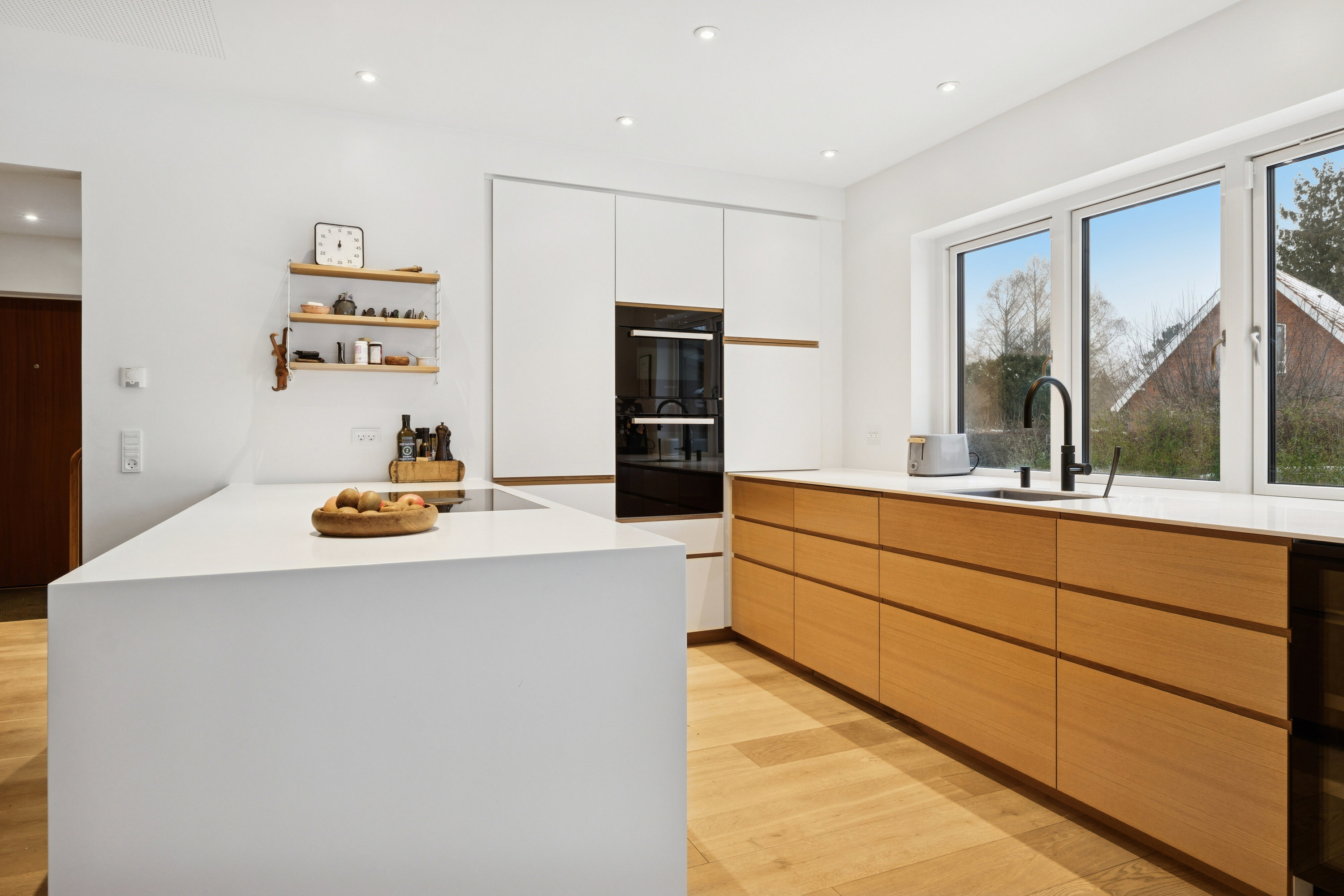 Fremhævet køkken billede i fuldskærmstilstand. Billede af Floradalen 12, 2830 Virum