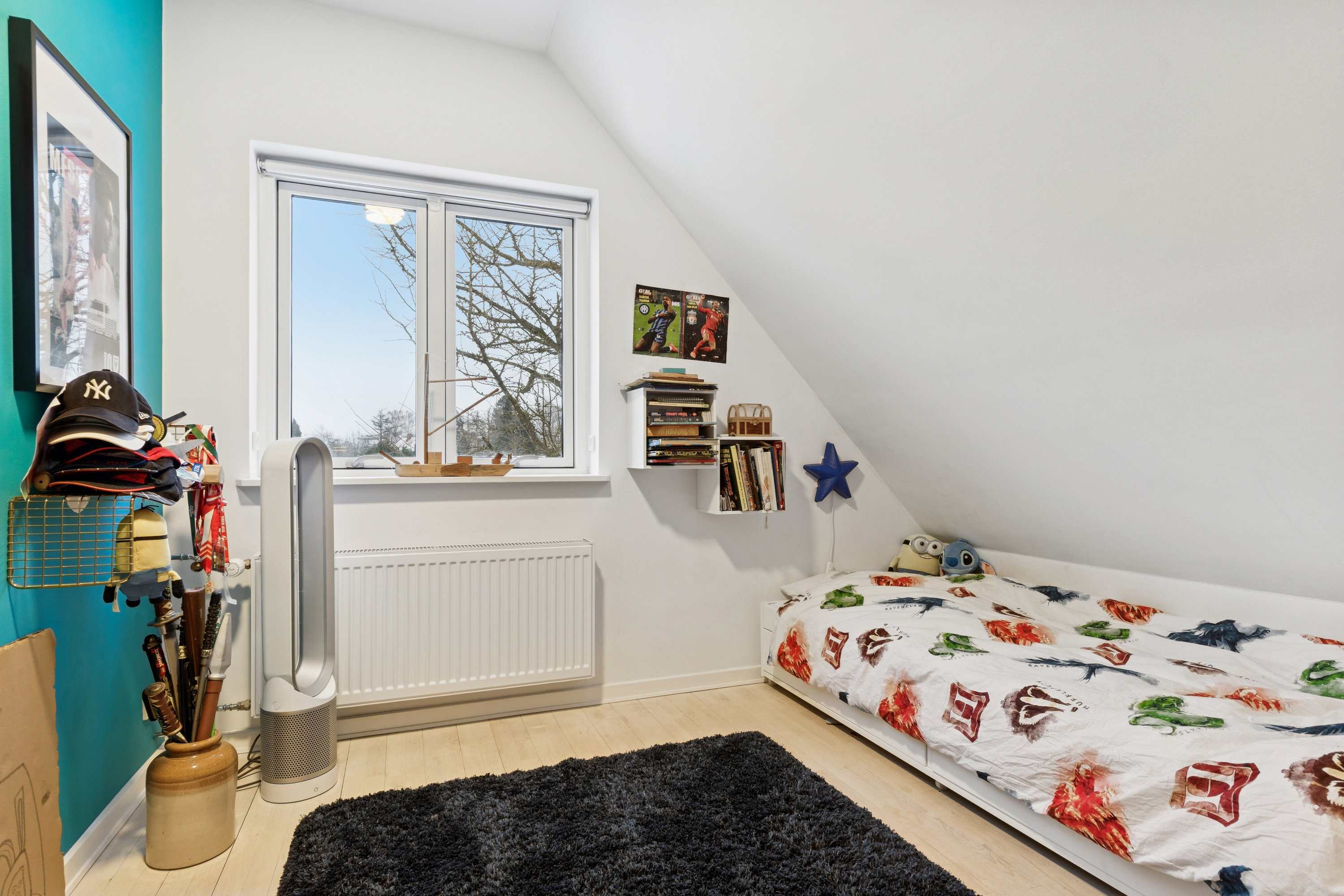 Fremhævet soveværelse billede i fuldskærmstilstand. Billede af Floradalen 12, 2830 Virum