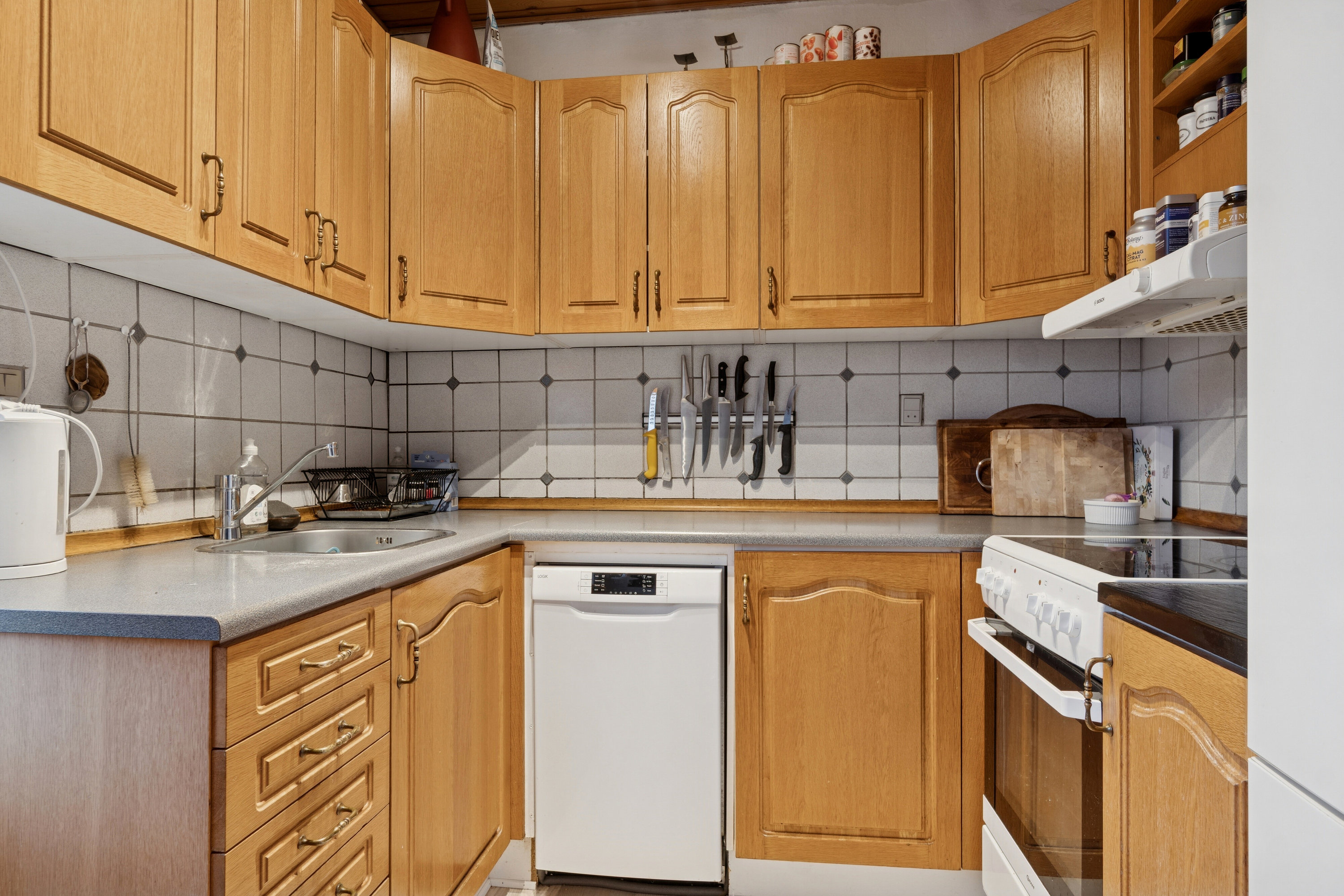 Fremhævet køkken billede i fuldskærmstilstand. Billede af Dalumvej 9, 8270 Højbjerg