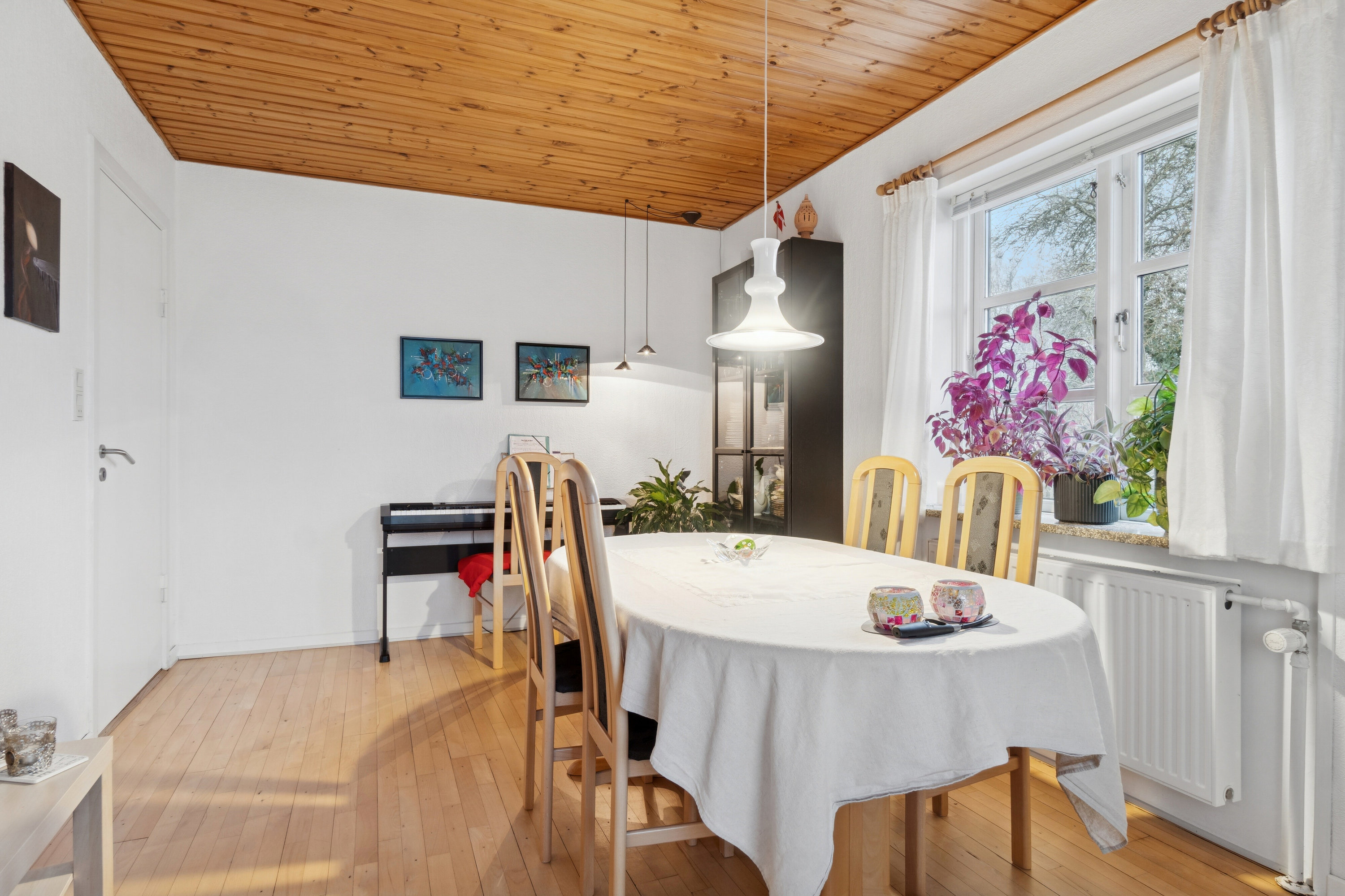 Fremhævet stue billede i fuldskærmstilstand. Billede af Dalumvej 9, 8270 Højbjerg