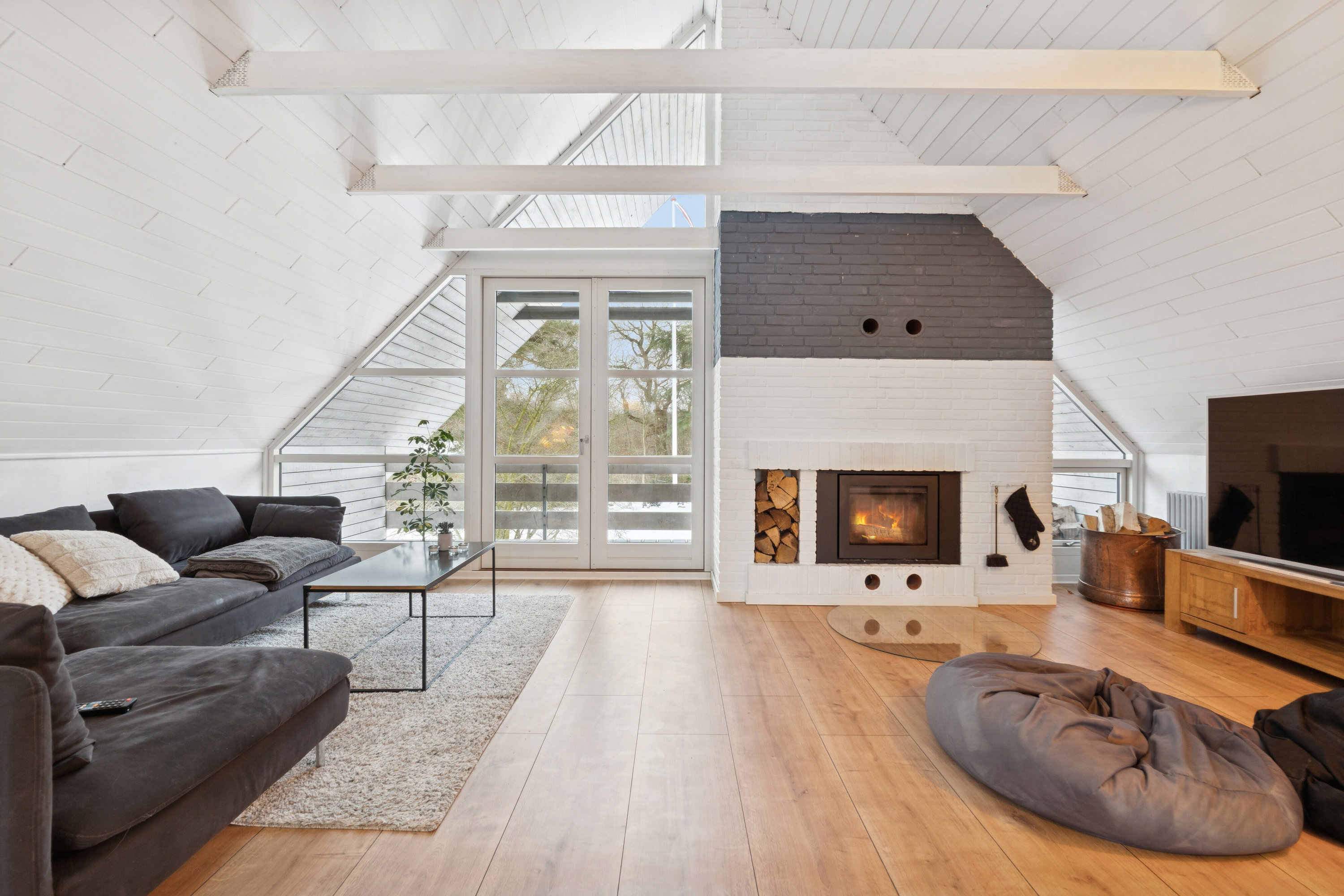 Fremhævet stue billede i fuldskærmstilstand. Billede af Avernakøvej 39, 5700 Svendborg