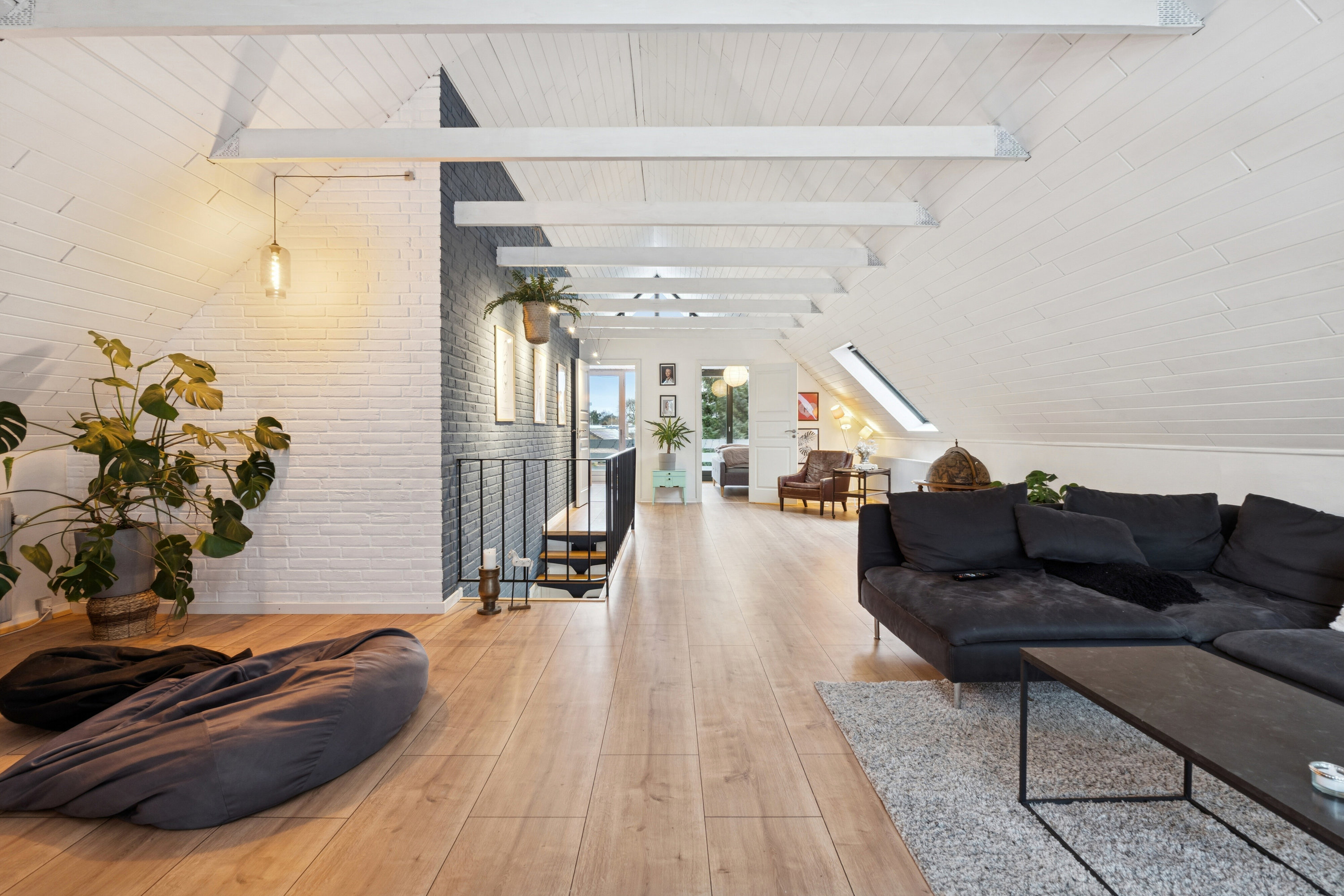 Fremhævet stue billede i fuldskærmstilstand. Billede af Avernakøvej 39, 5700 Svendborg