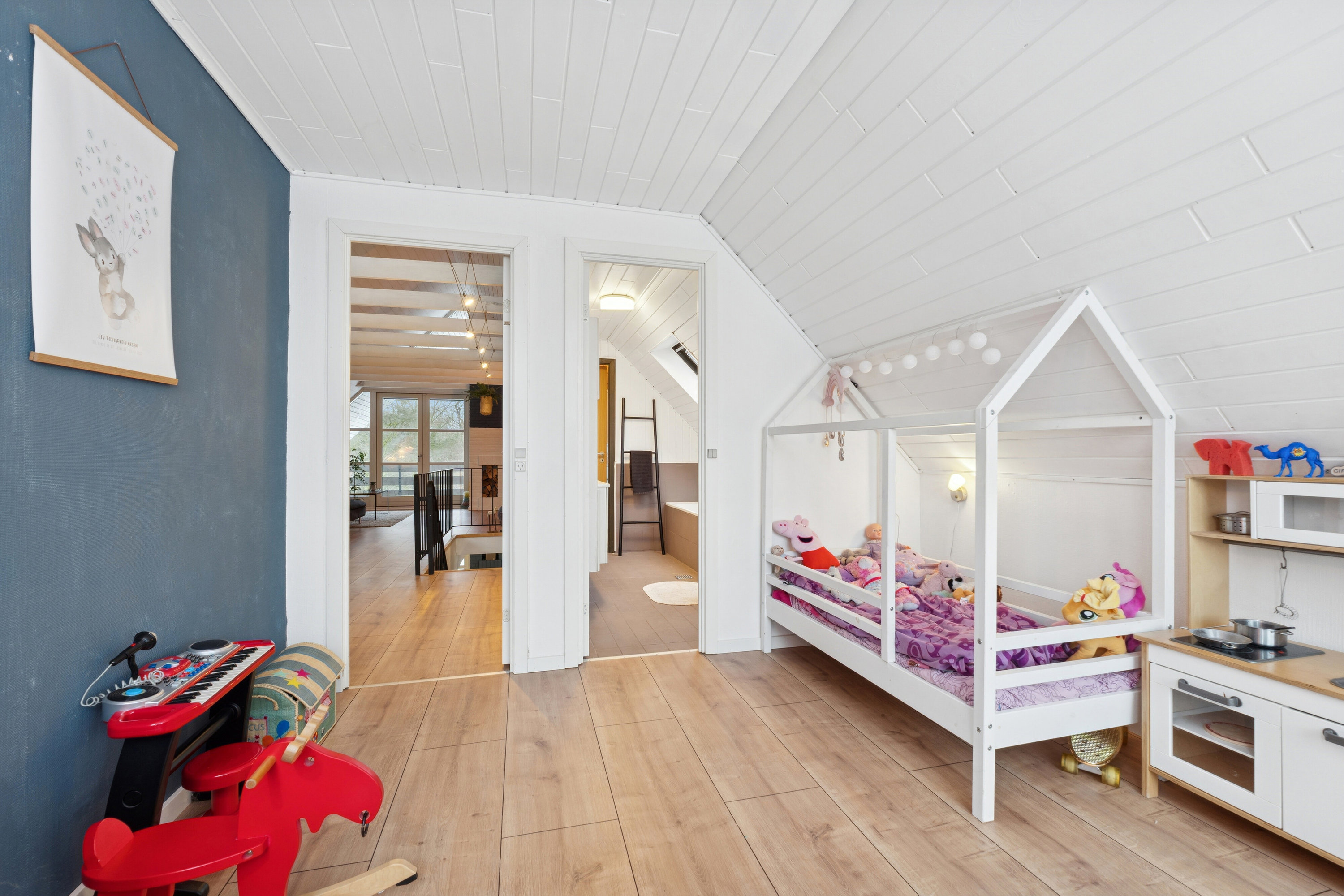 Fremhævet børneværelse billede i fuldskærmstilstand. Billede af Avernakøvej 39, 5700 Svendborg