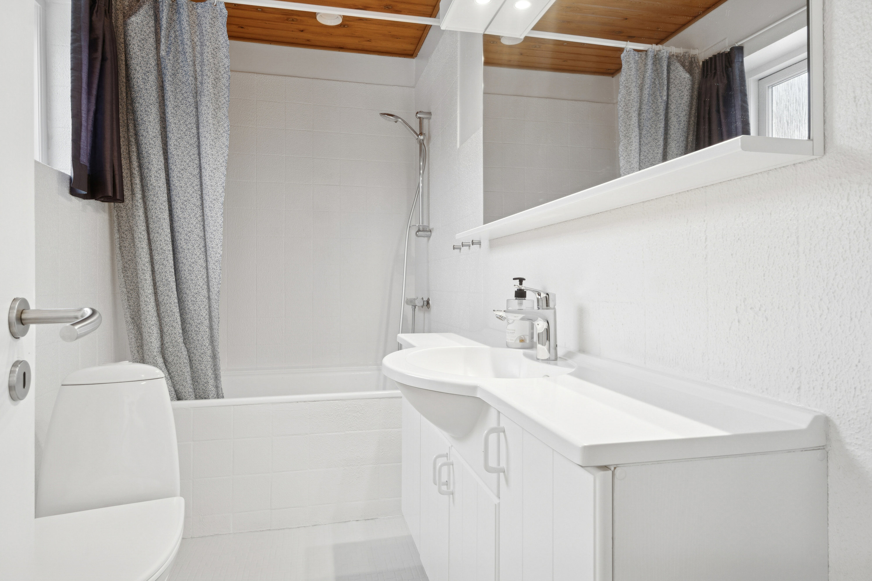 Fremhævet badeværelse billede i fuldskærmstilstand. Billede af Strandvejen 145, Hejninge, 4200 Slagelse