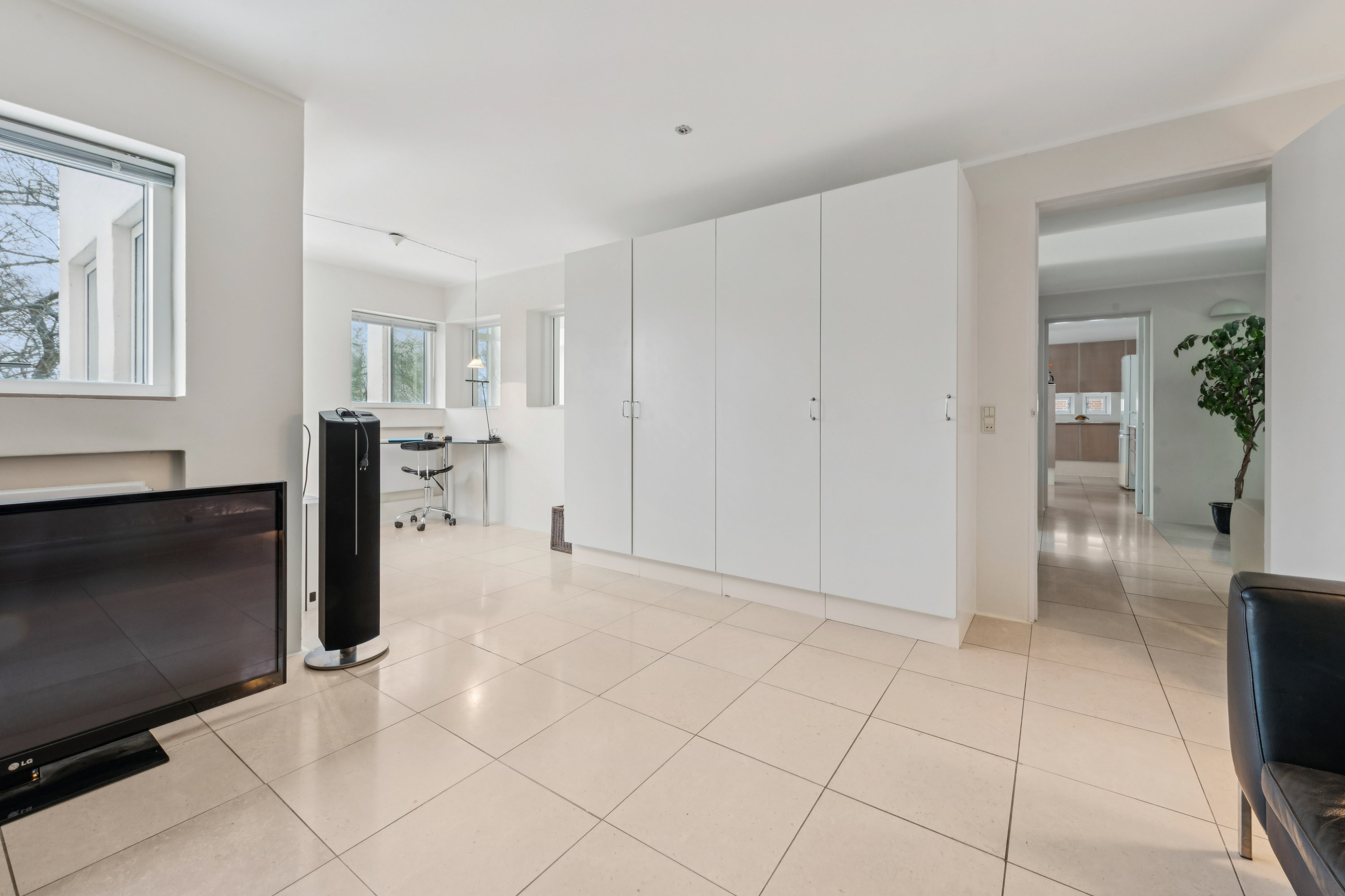 Fremhævet stue billede i fuldskærmstilstand. Billede af Søndersøvej 49, 3500 Værløse