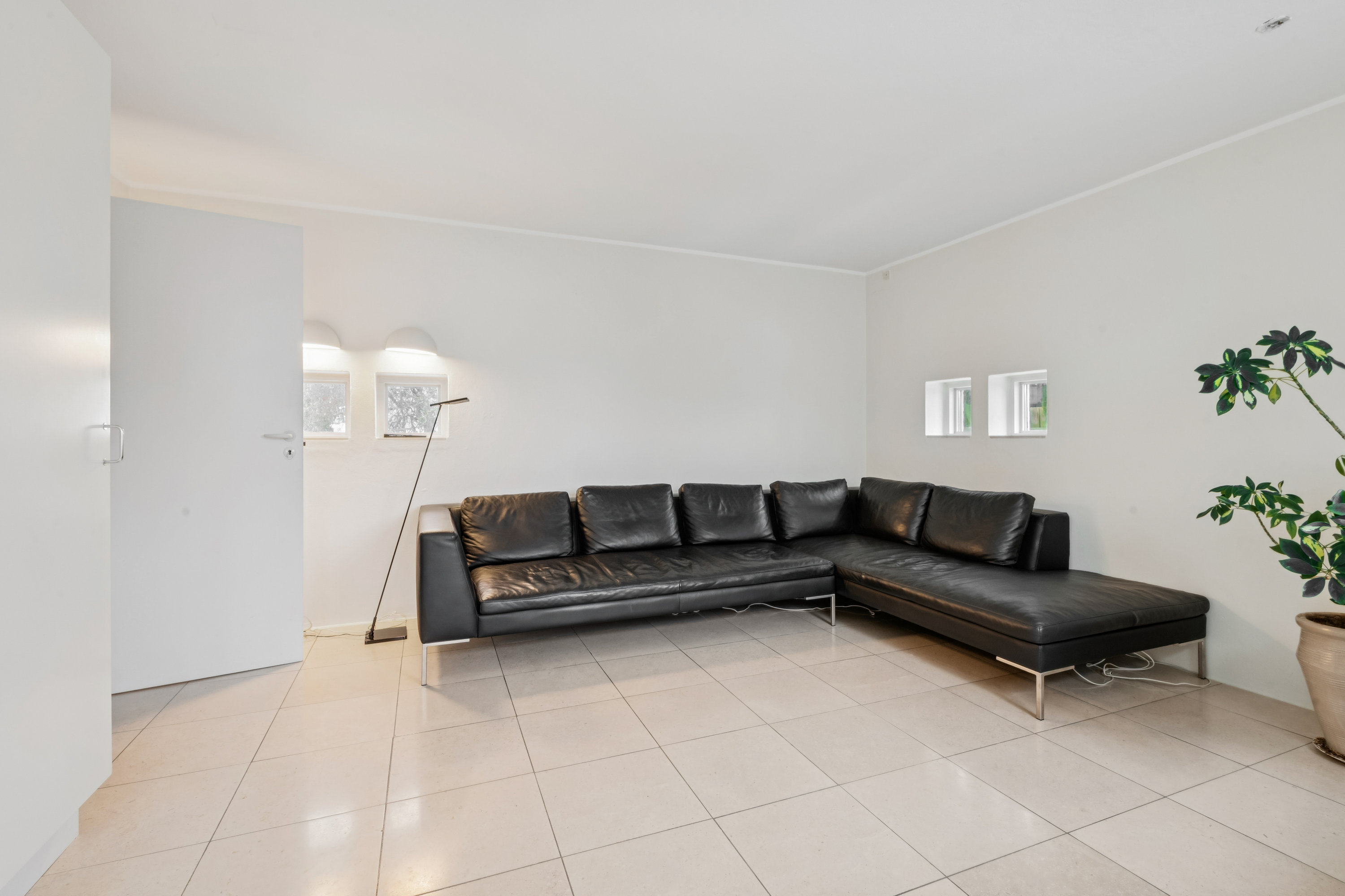 Fremhævet stue billede i fuldskærmstilstand. Billede af Søndersøvej 49, 3500 Værløse