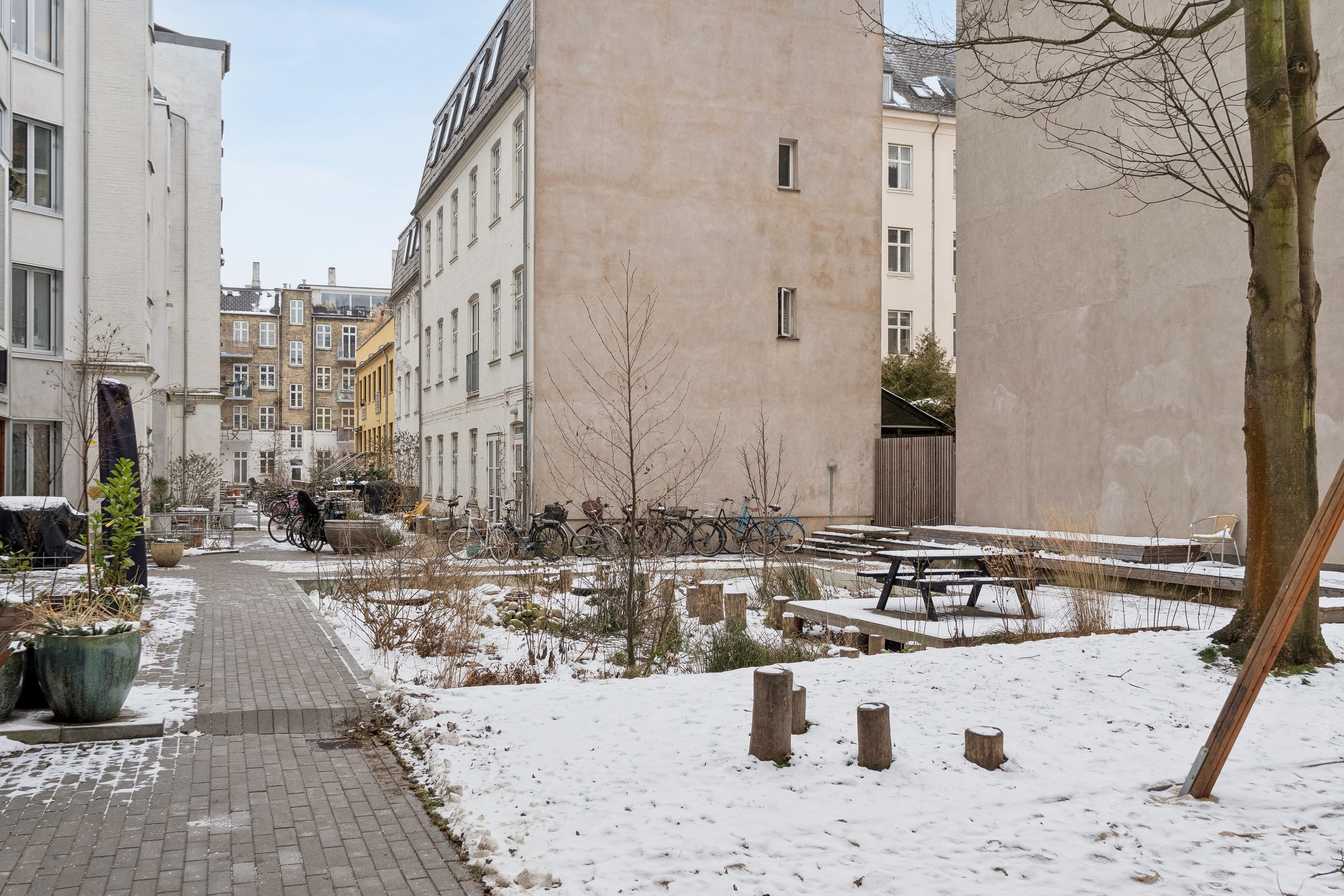 Fremhævet gårdmiljø billede i fuldskærmstilstand. Billede af Kildevældsgade 73, 4. tv., 2100 København Ø