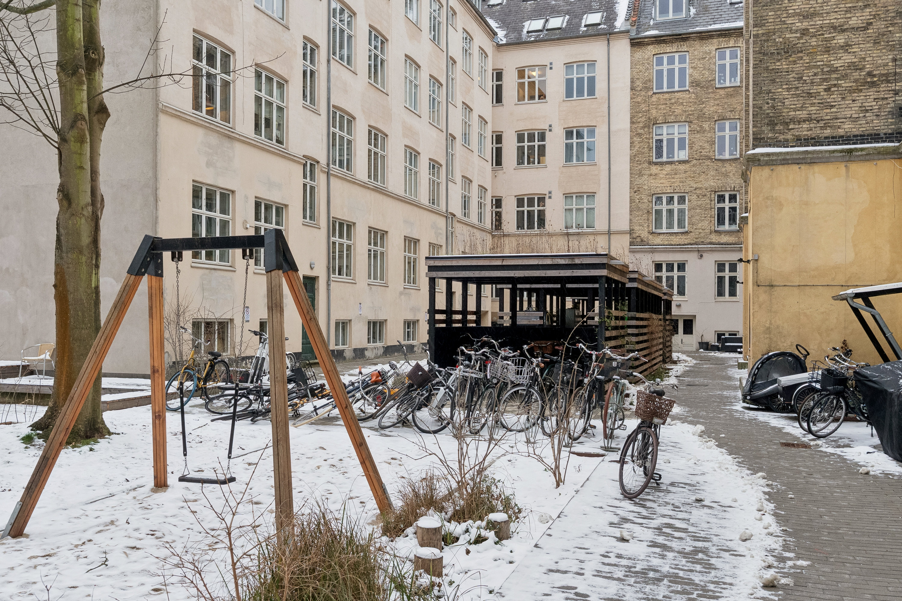 Fremhævet gårdmiljø billede i fuldskærmstilstand. Billede af Kildevældsgade 73, 4. tv., 2100 København Ø