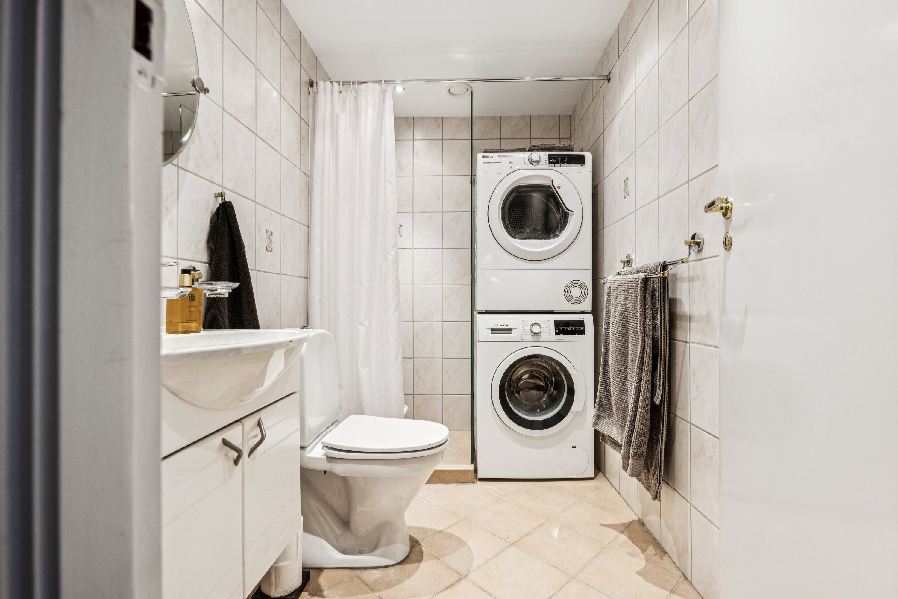 Fremhævet badeværelse billede i fuldskærmstilstand. Billede af Betty Nansens Alle 31, 3. th., 2000 Frederiksberg