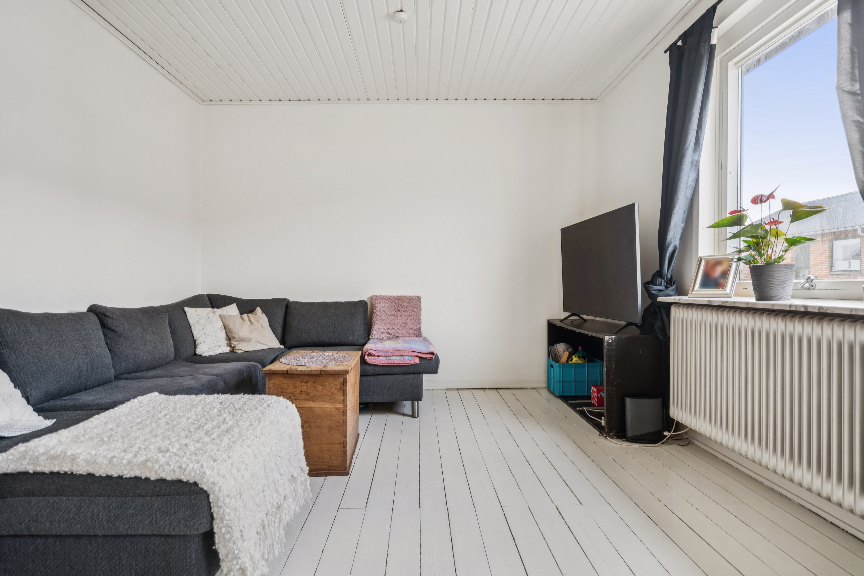 Fremhævet stue billede i fuldskærmstilstand. Billede af Vesterled 19, 9850 Hirtshals