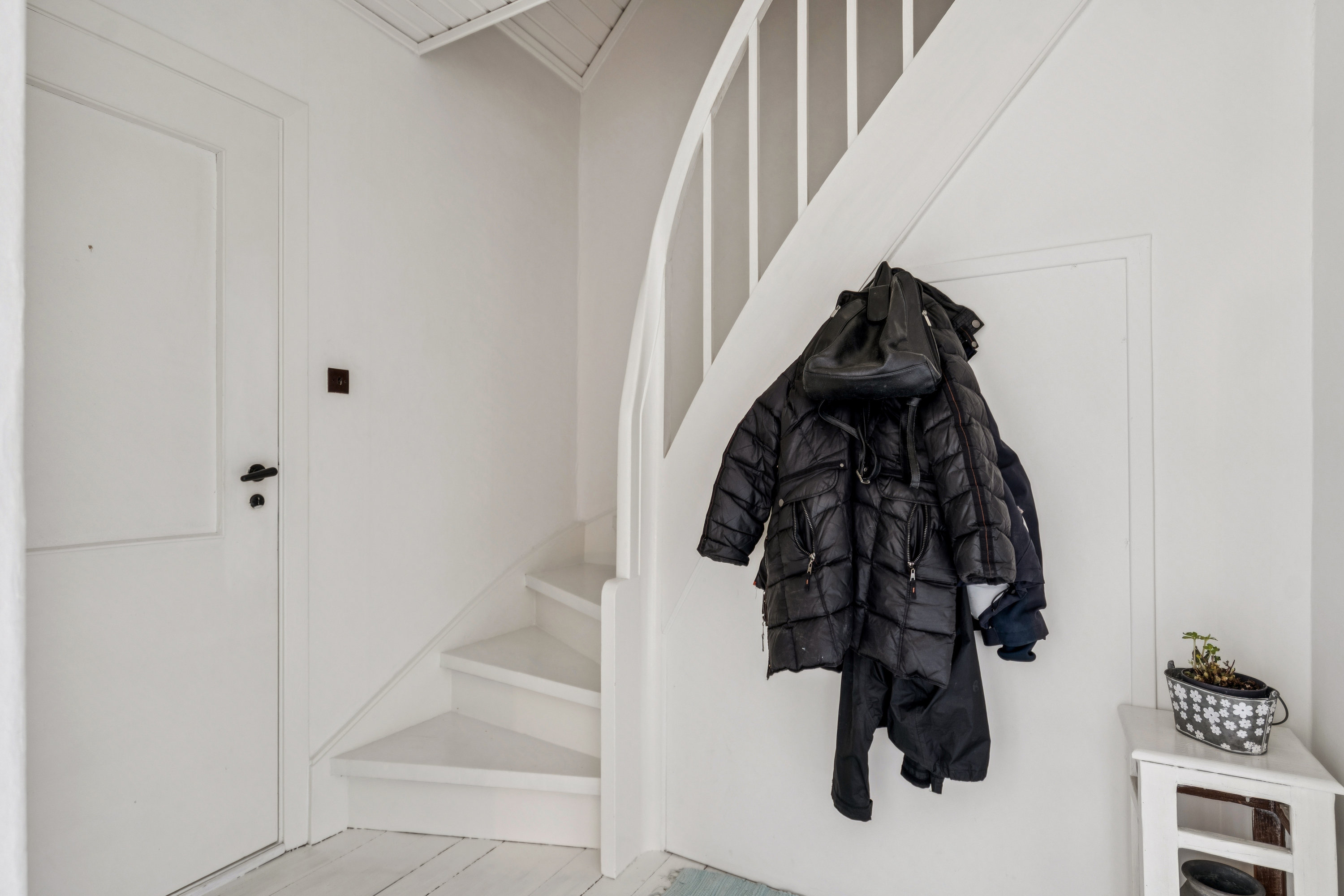 Fremhævet gang billede i fuldskærmstilstand. Billede af Vesterled 19, 9850 Hirtshals