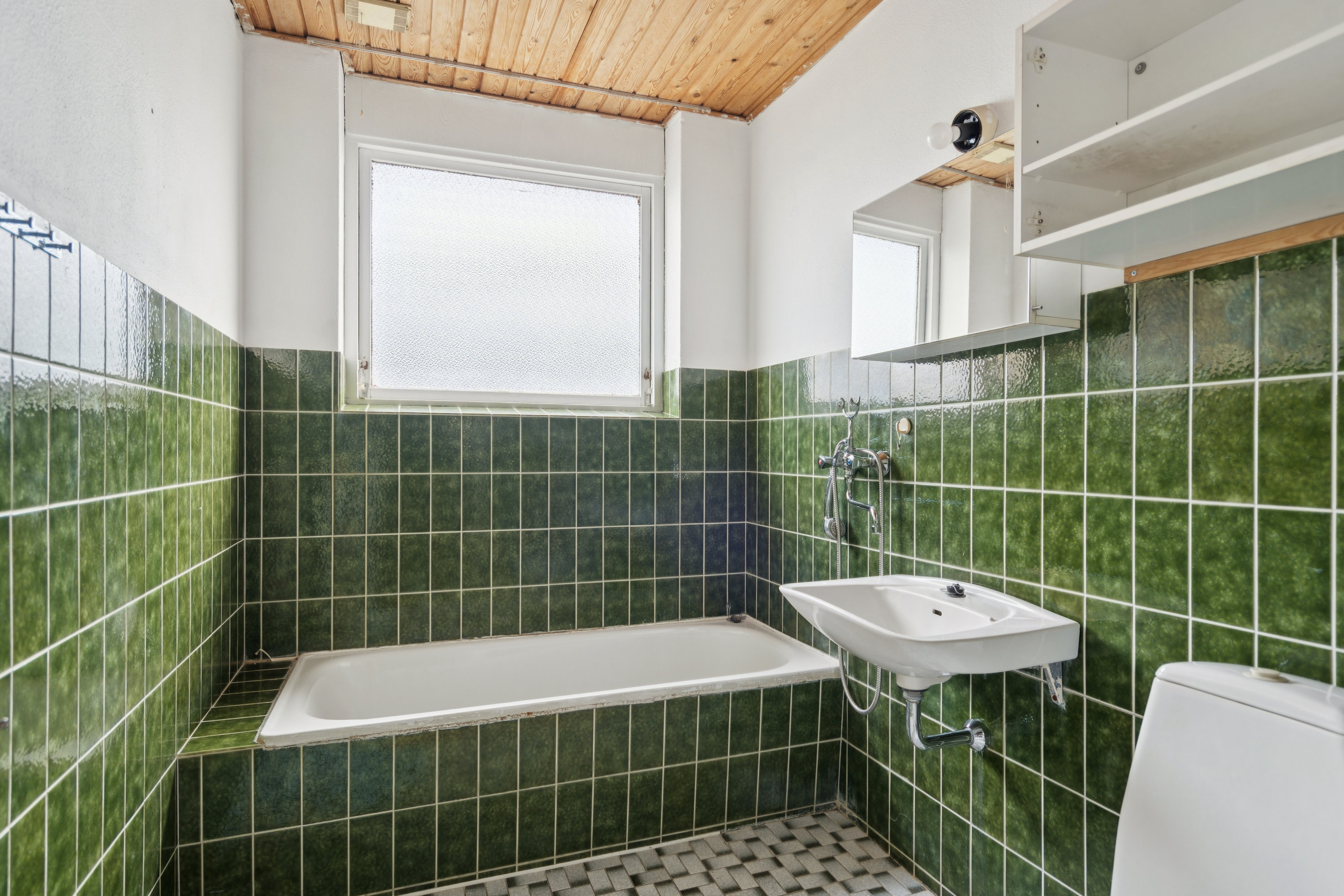 Fremhævet badeværelse billede i fuldskærmstilstand. Billede af Irisvej 22, Åbyen, 9850 Hirtshals