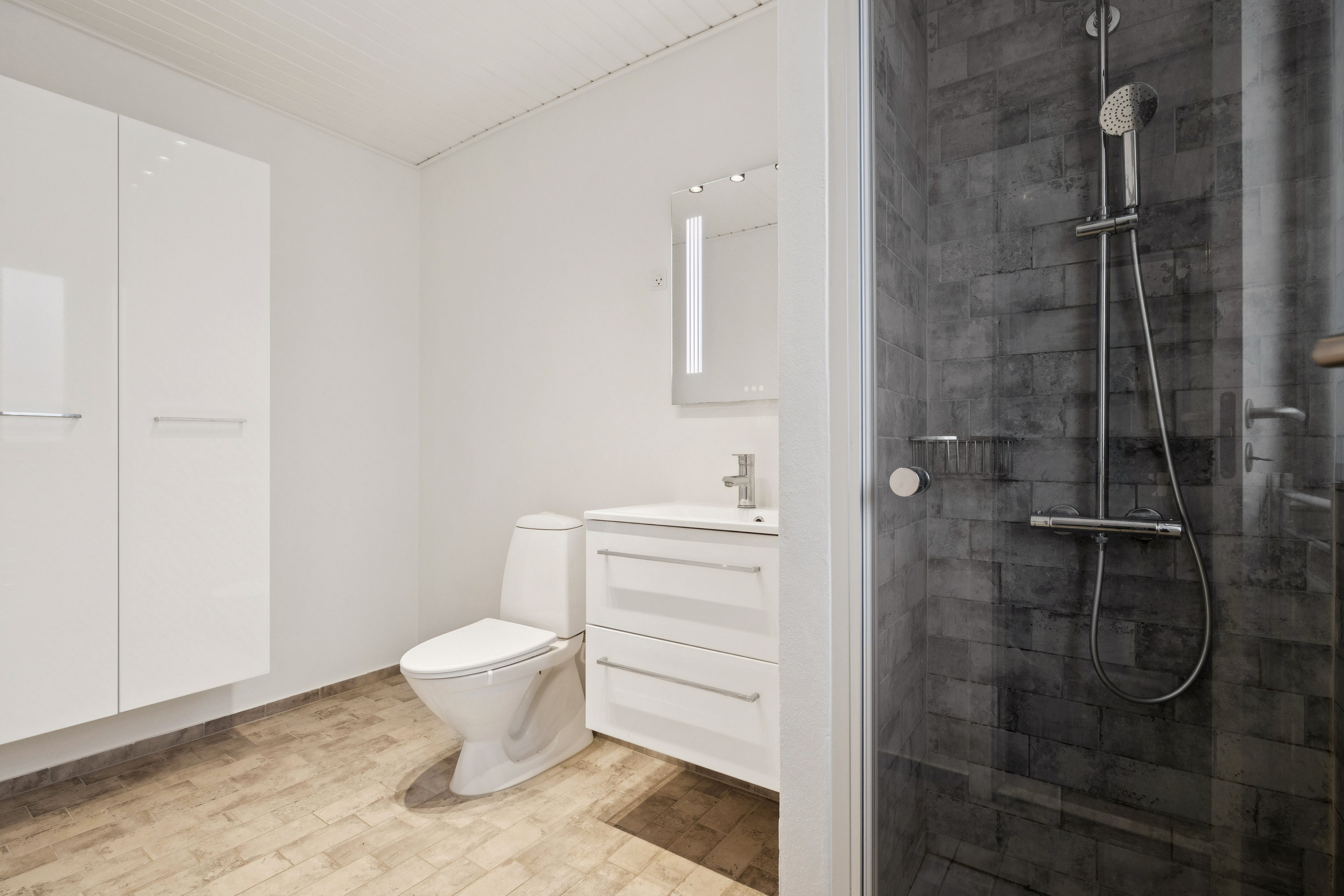 Fremhævet badeværelse billede i fuldskærmstilstand. Billede af Fjordbakken 51, Hadsund Syd, 9560 Hadsund