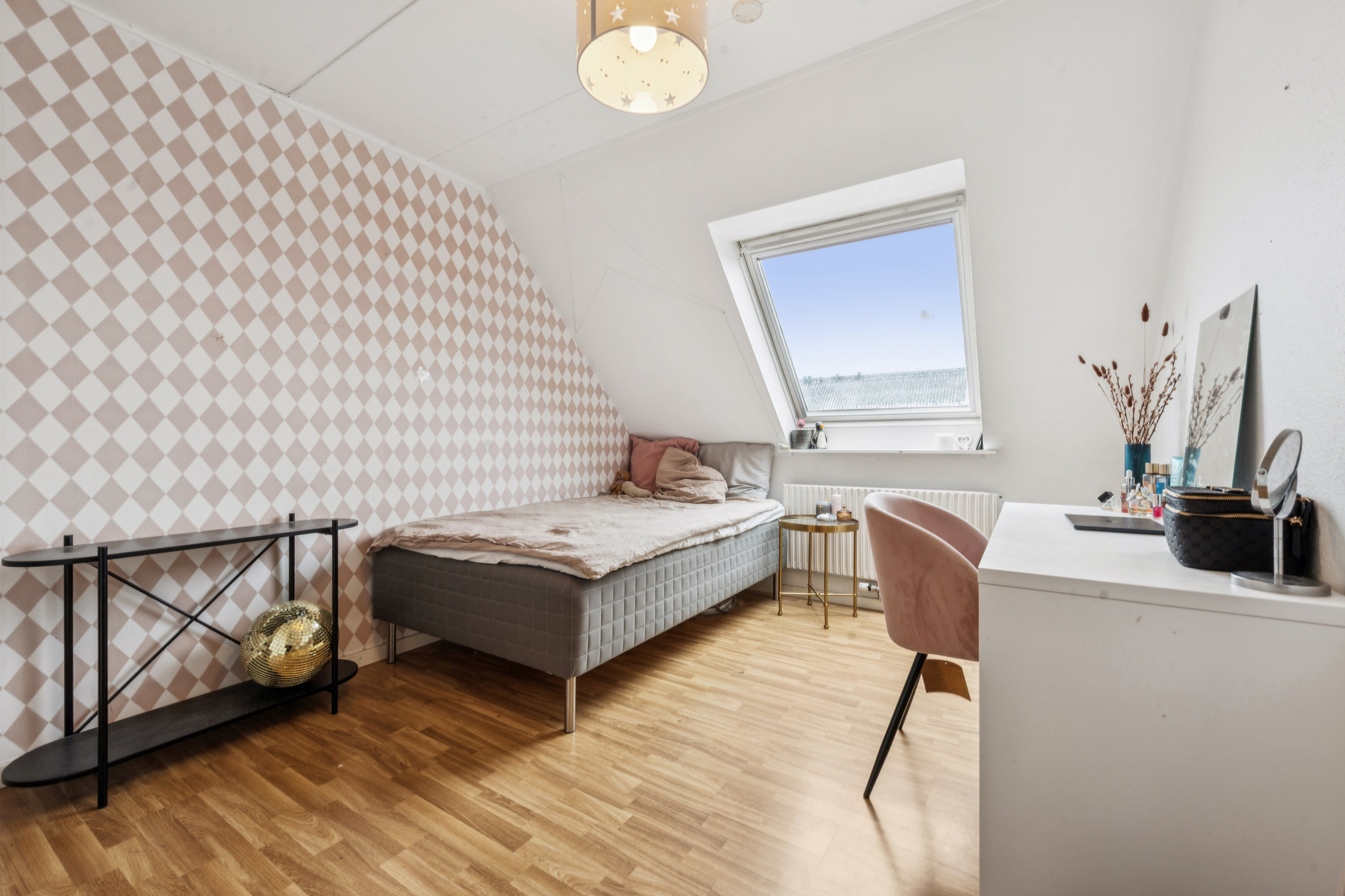 Fremhævet værelse billede i fuldskærmstilstand. Billede af Tyttebærhaven 17, 2670 Greve