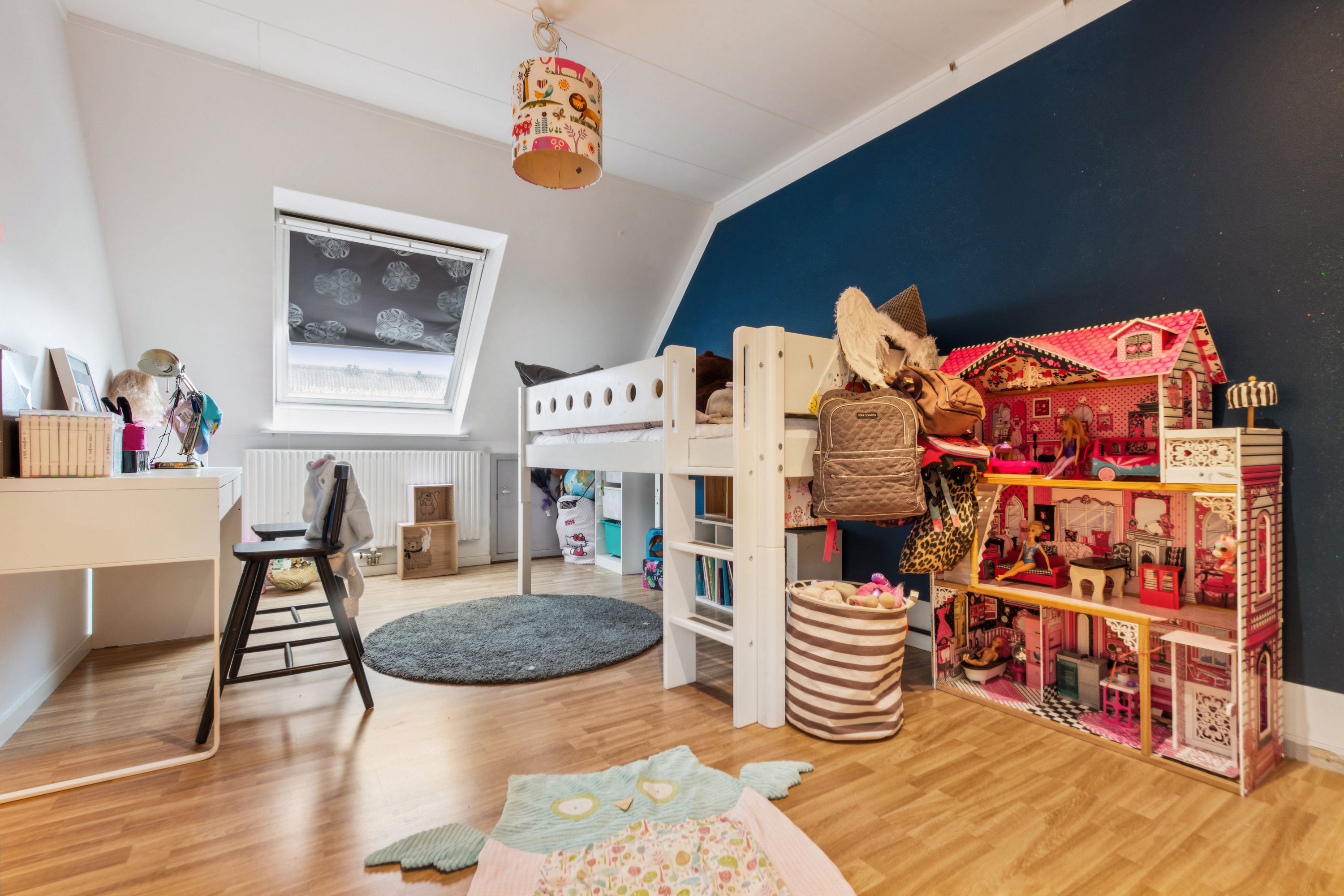 Fremhævet stue billede i fuldskærmstilstand. Billede af Tyttebærhaven 17, 2670 Greve