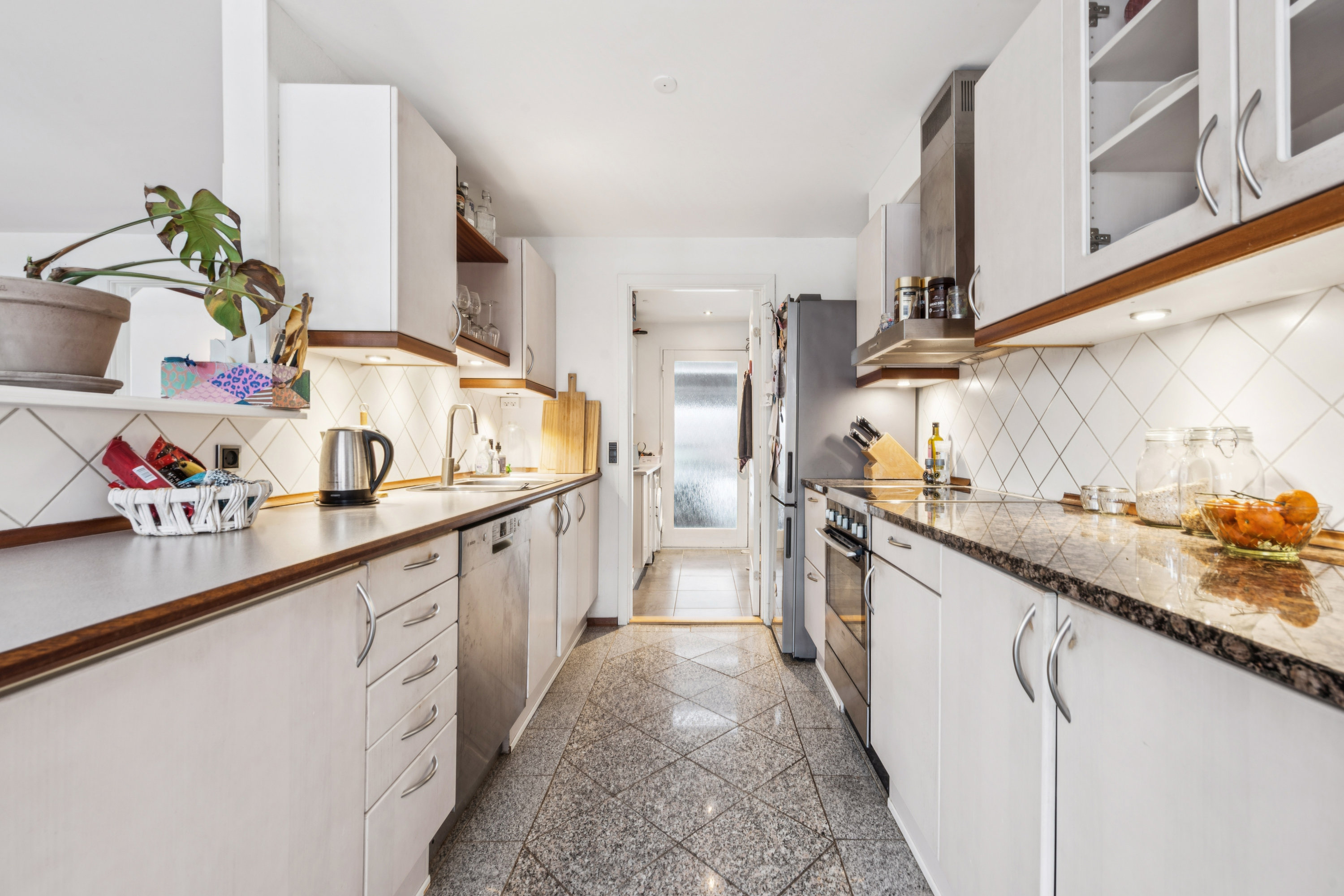 Fremhævet køkken billede i fuldskærmstilstand. Billede af Tyttebærhaven 17, 2670 Greve