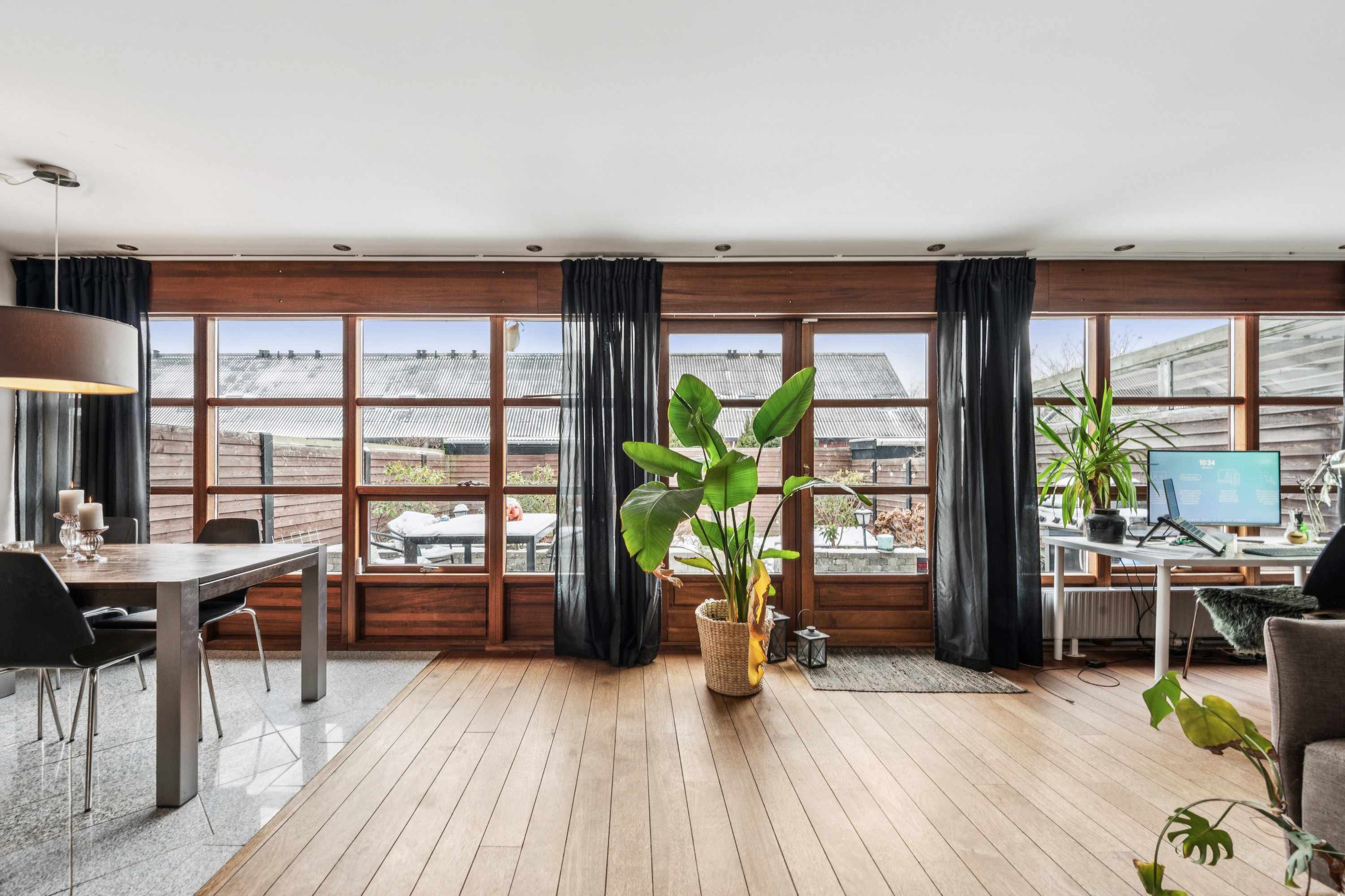 Fremhævet stue billede i fuldskærmstilstand. Billede af Tyttebærhaven 17, 2670 Greve