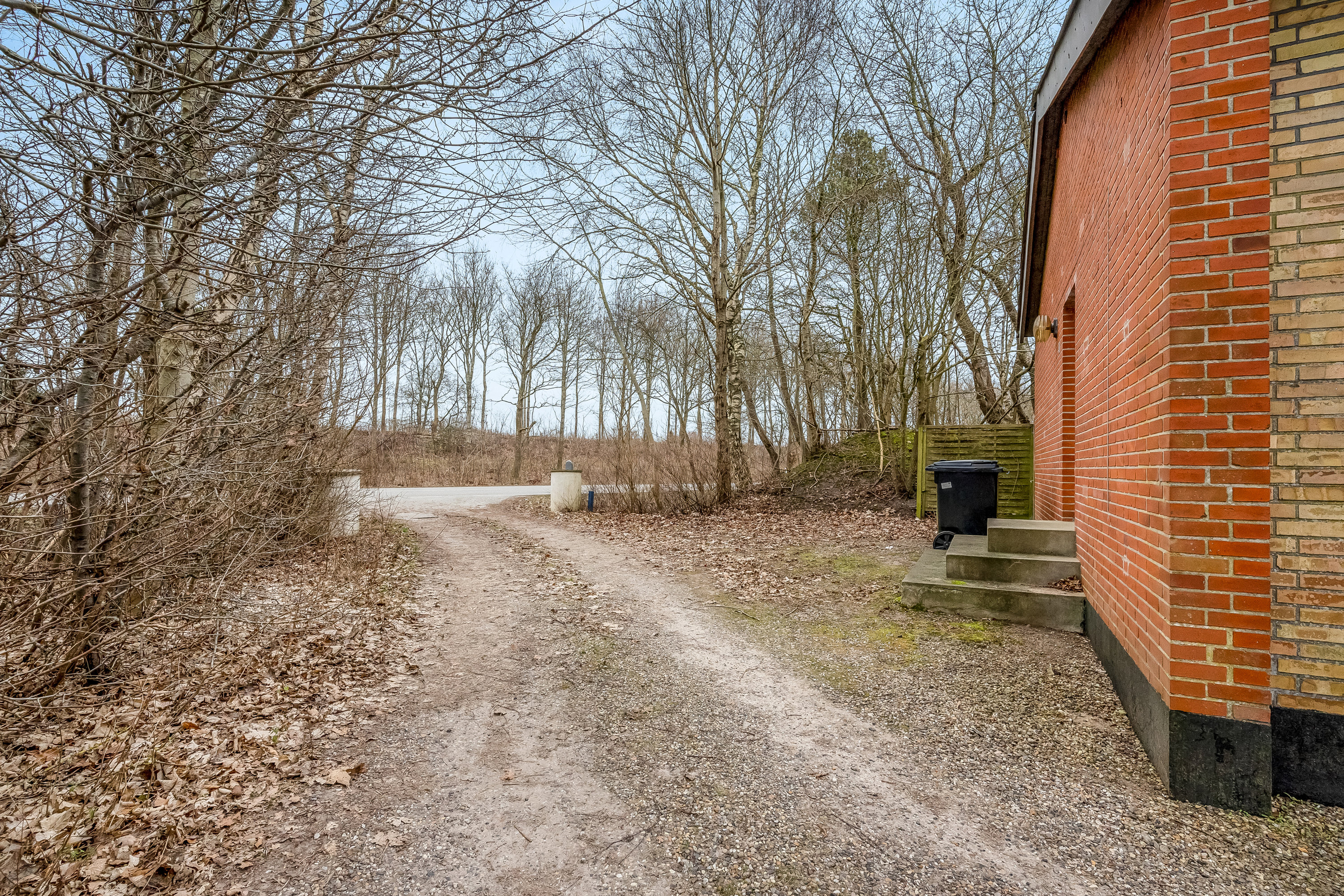 Fremhævet gårdsplads billede i fuldskærmstilstand. Billede af Vilhelmsborgvej 3, 7500 Holstebro