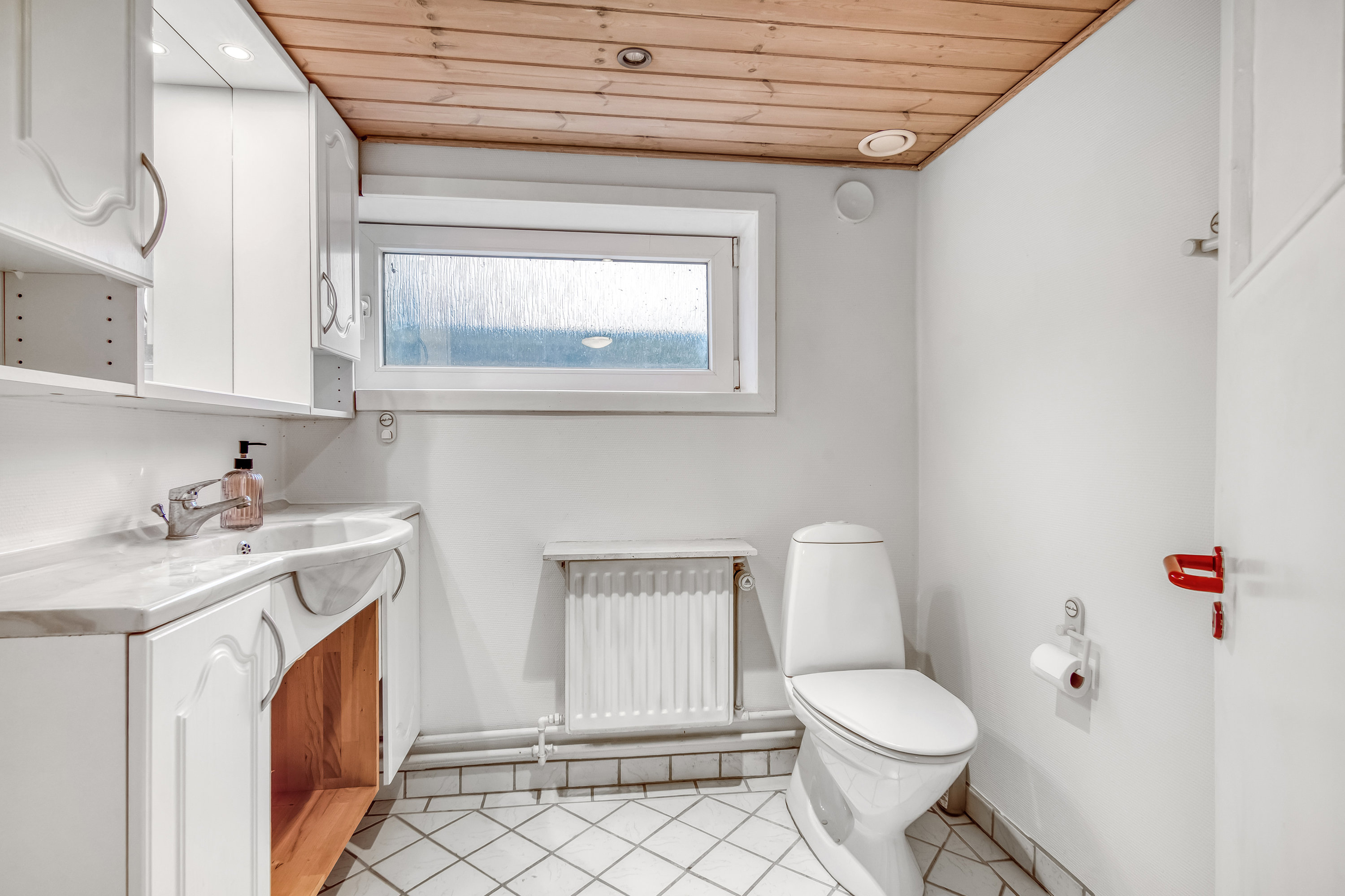 Fremhævet toilet billede i fuldskærmstilstand. Billede af Vilhelmsborgvej 3, 7500 Holstebro