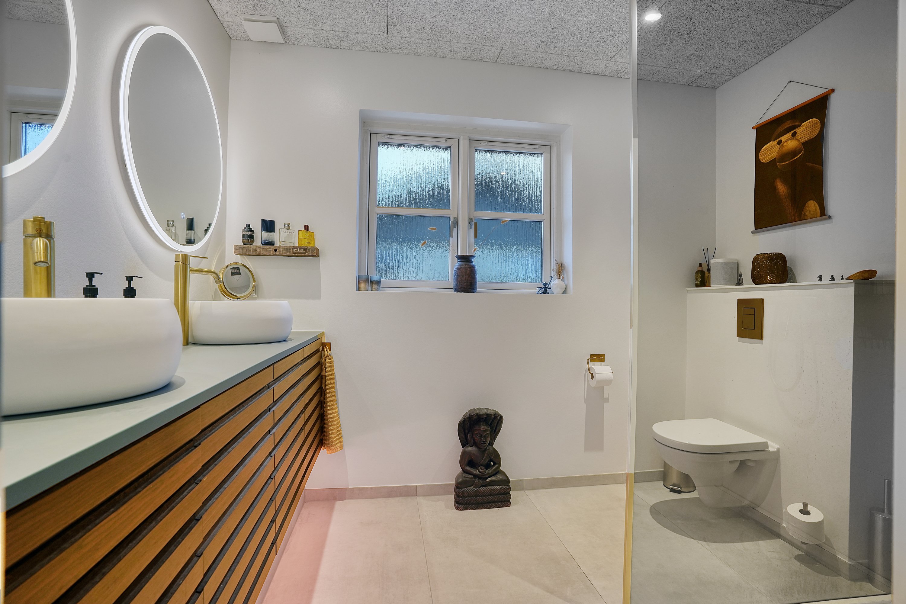 Fremhævet badeværelse billede i fuldskærmstilstand. Billede af Nørrevej 5, 2690 Karlslunde