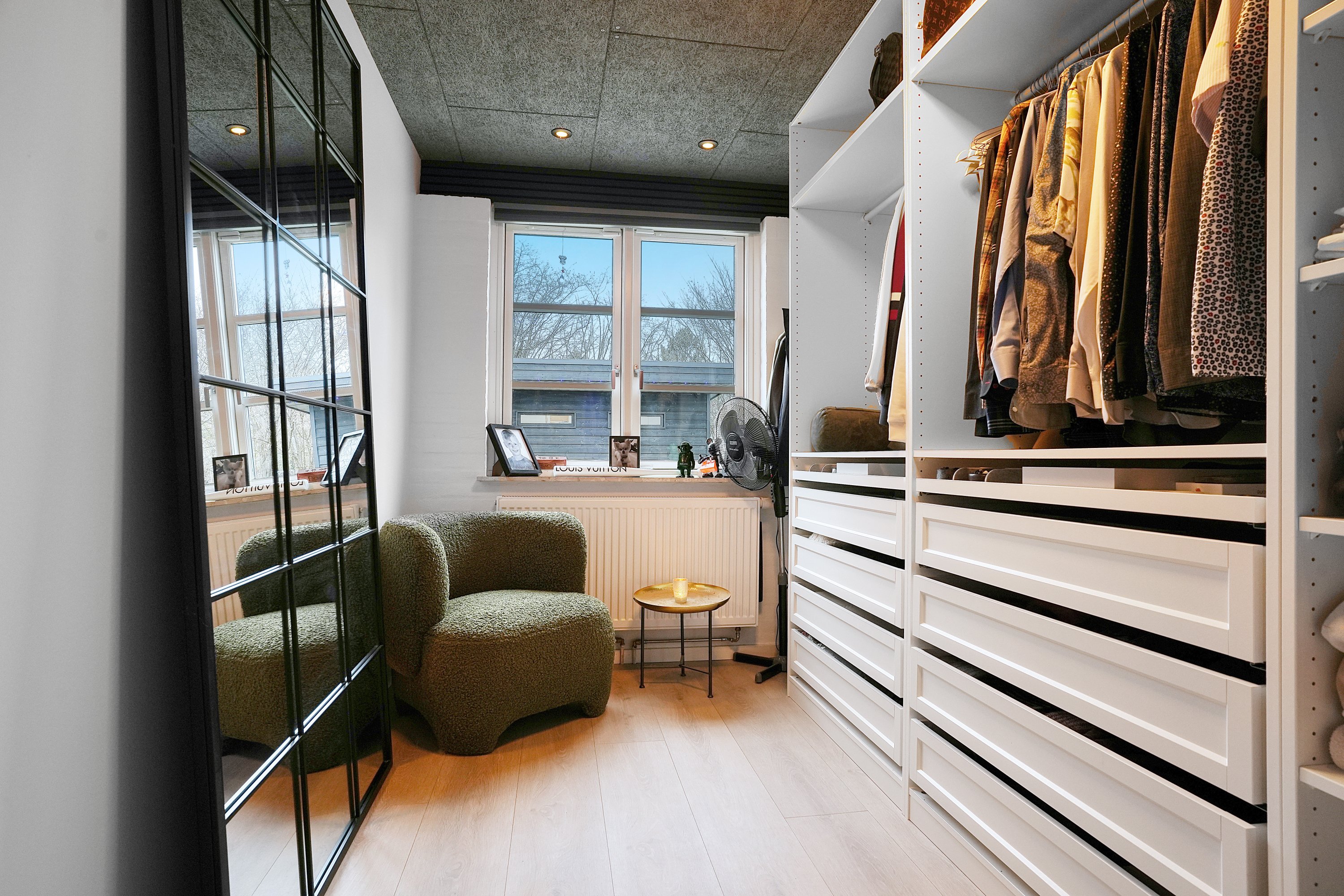 Fremhævet walkin closet billede i fuldskærmstilstand. Billede af Nørrevej 5, 2690 Karlslunde