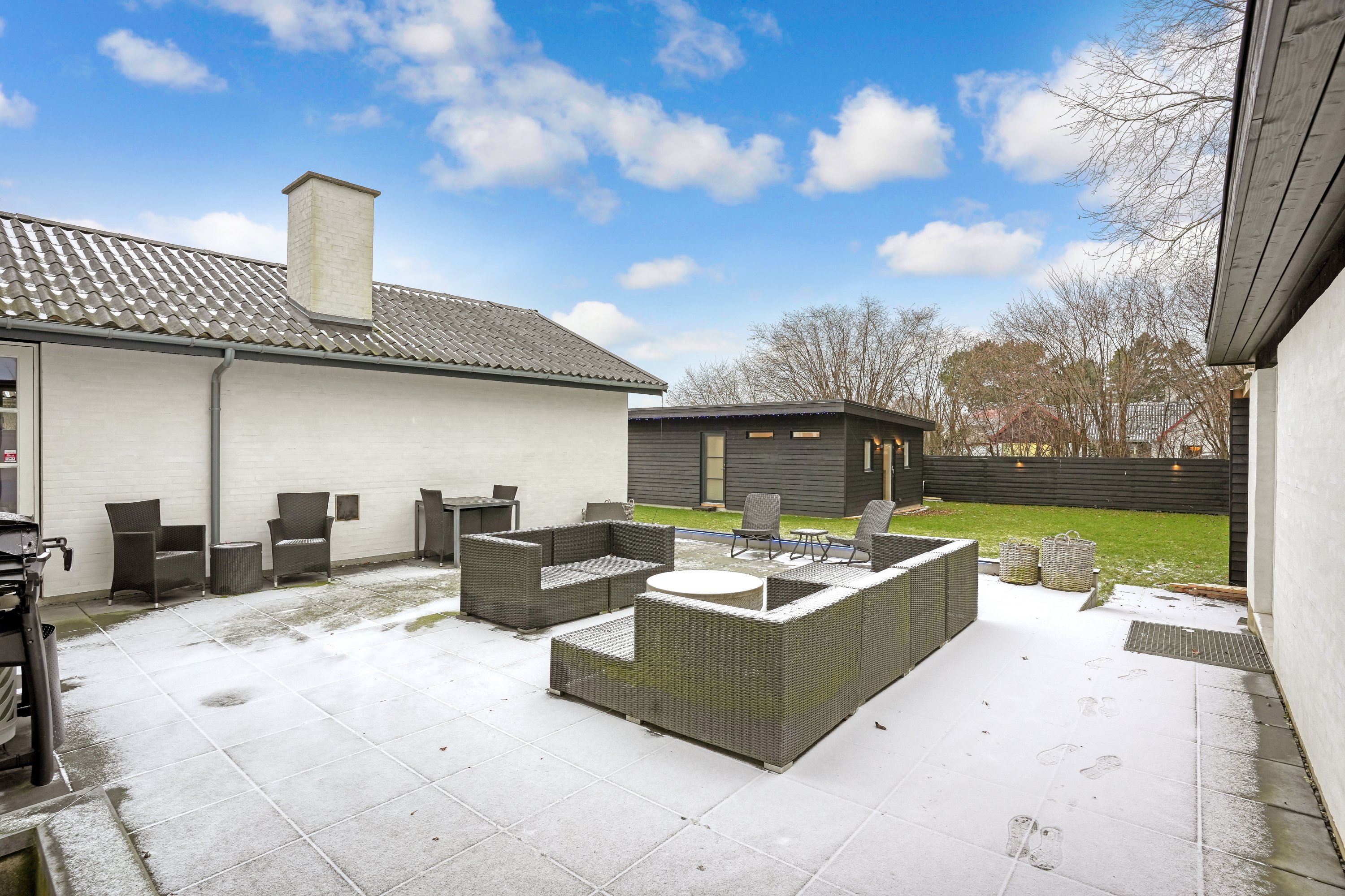 Fremhævet terrasse billede i fuldskærmstilstand. Billede af Nørrevej 5, 2690 Karlslunde