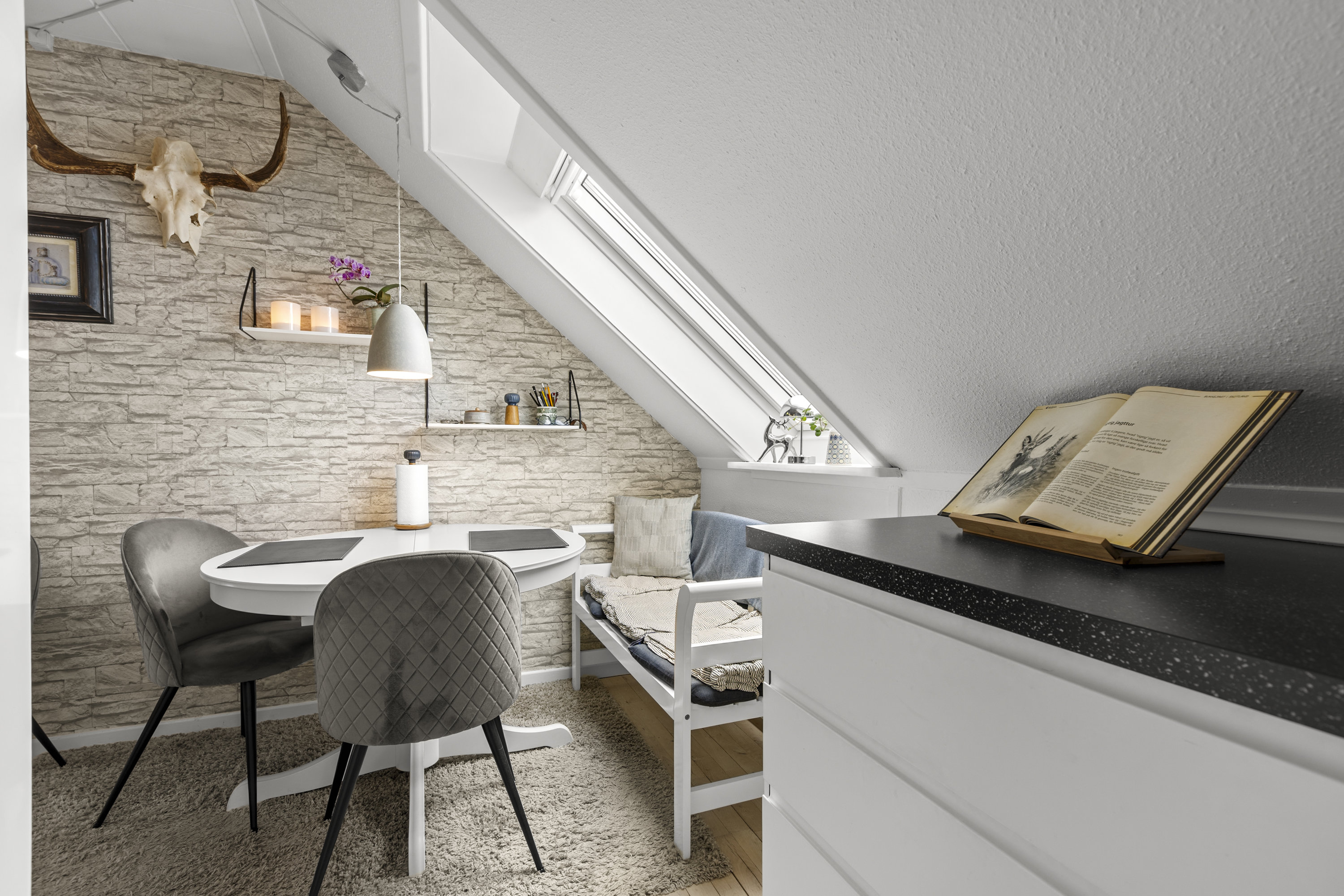 Fremhævet stue billede i fuldskærmstilstand. Billede af Søndergade 27, 2. th., 4180 Sorø