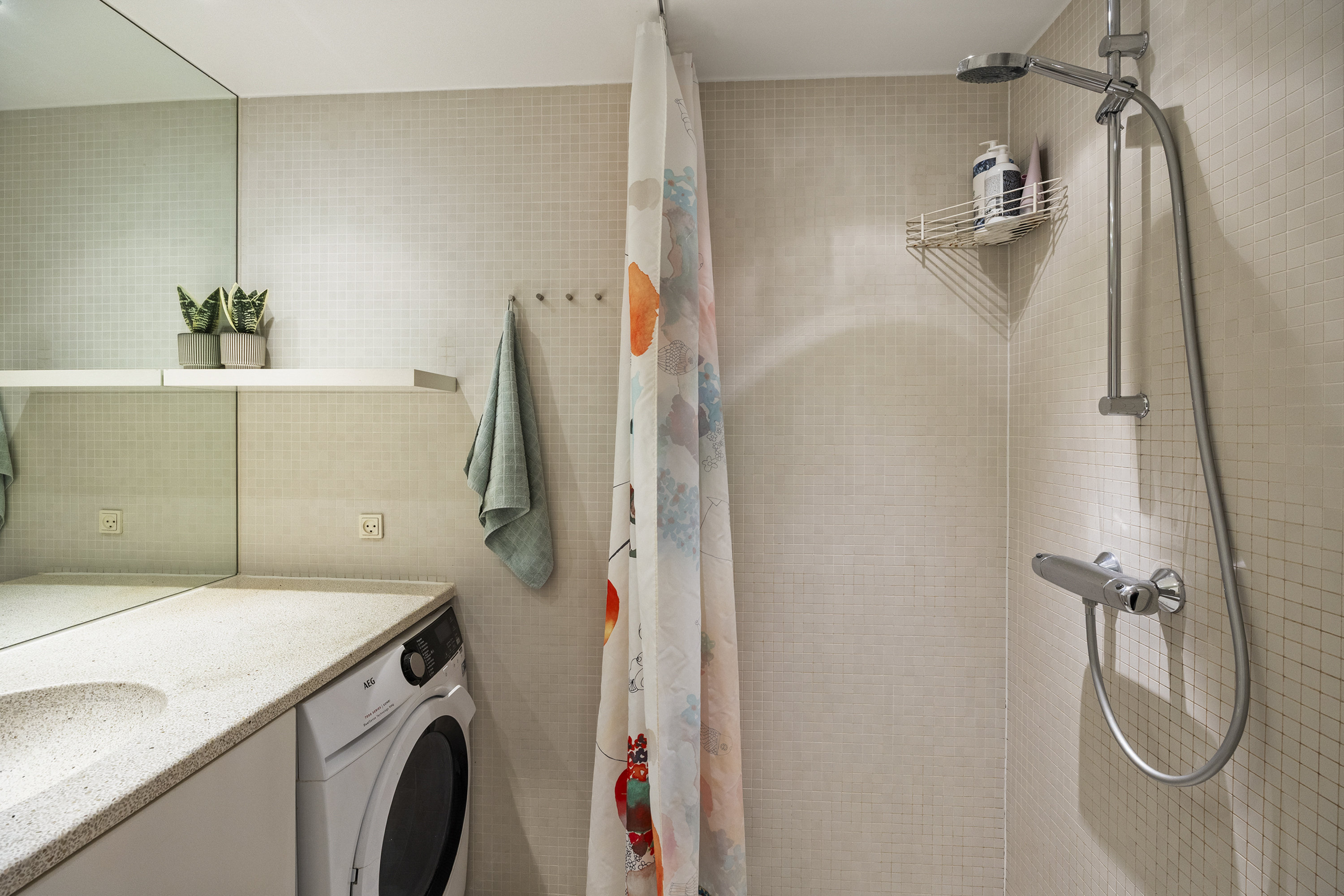 Fremhævet badeværelse billede i fuldskærmstilstand. Billede af Rentemestervej 5, 1. tv., 2400 København NV