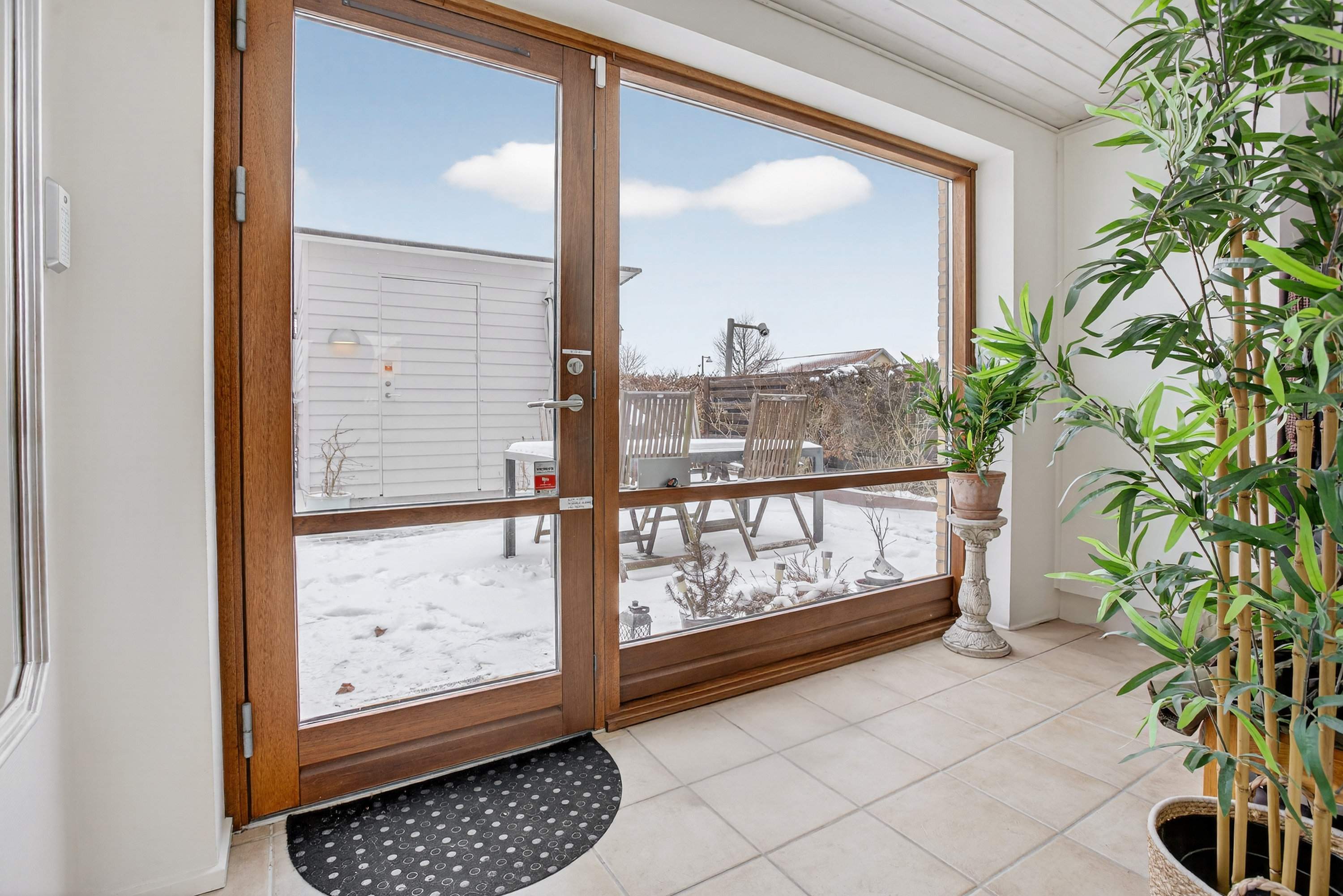 Fremhævet entré billede i fuldskærmstilstand. Billede af Myrholmen 1, 2760 Måløv