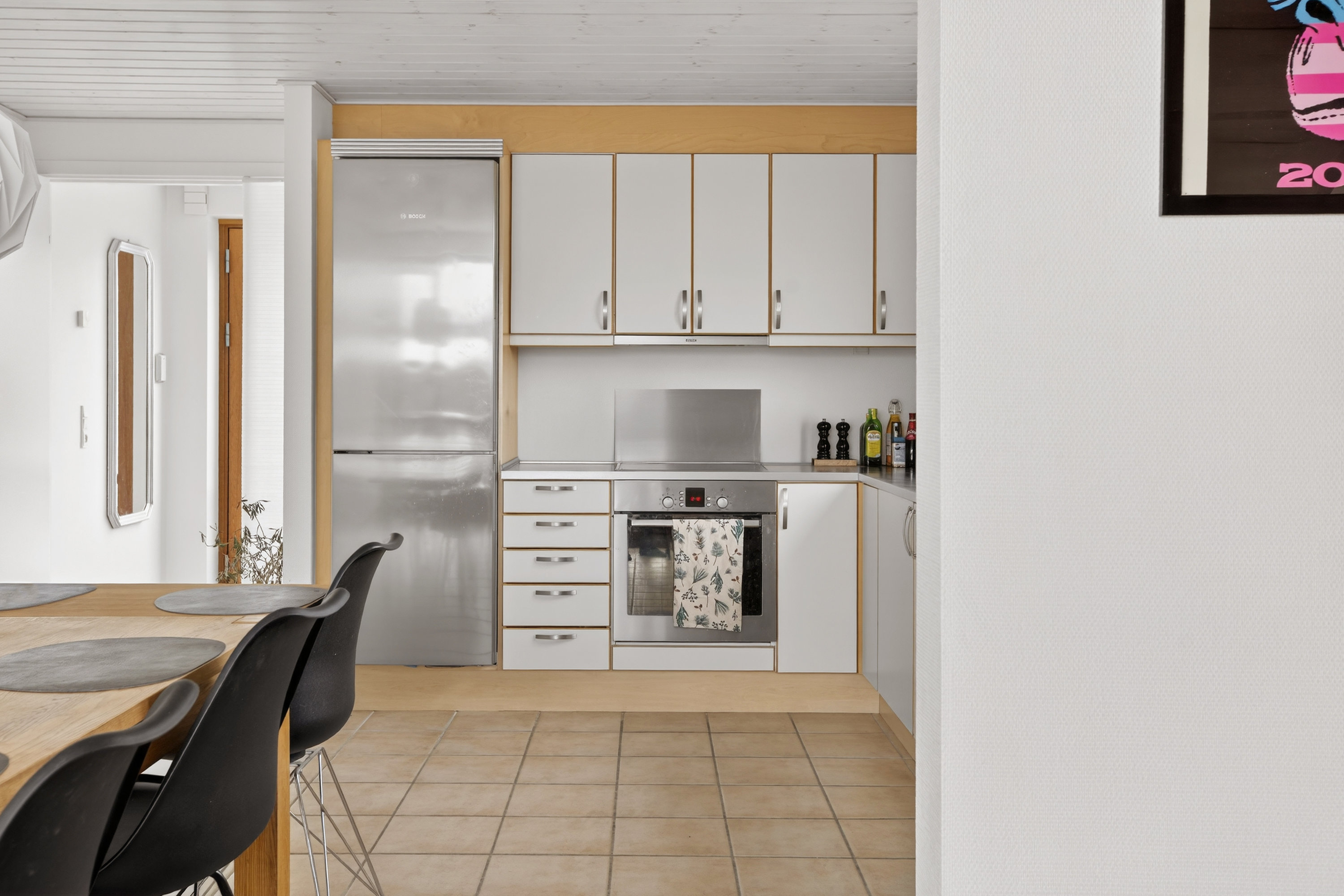 Fremhævet køkken billede i fuldskærmstilstand. Billede af Myrholmen 1, 2760 Måløv