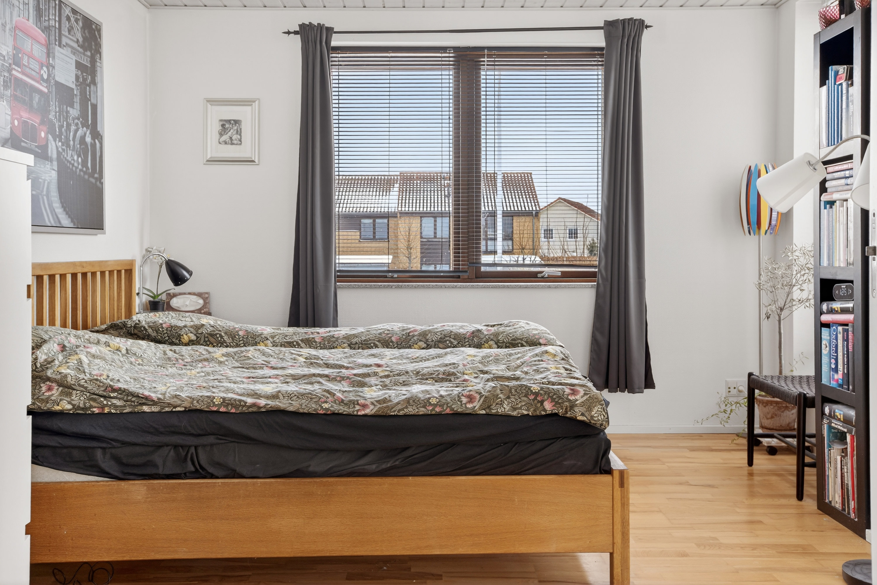 Fremhævet værelse 1. sal billede i fuldskærmstilstand. Billede af Myrholmen 1, 2760 Måløv