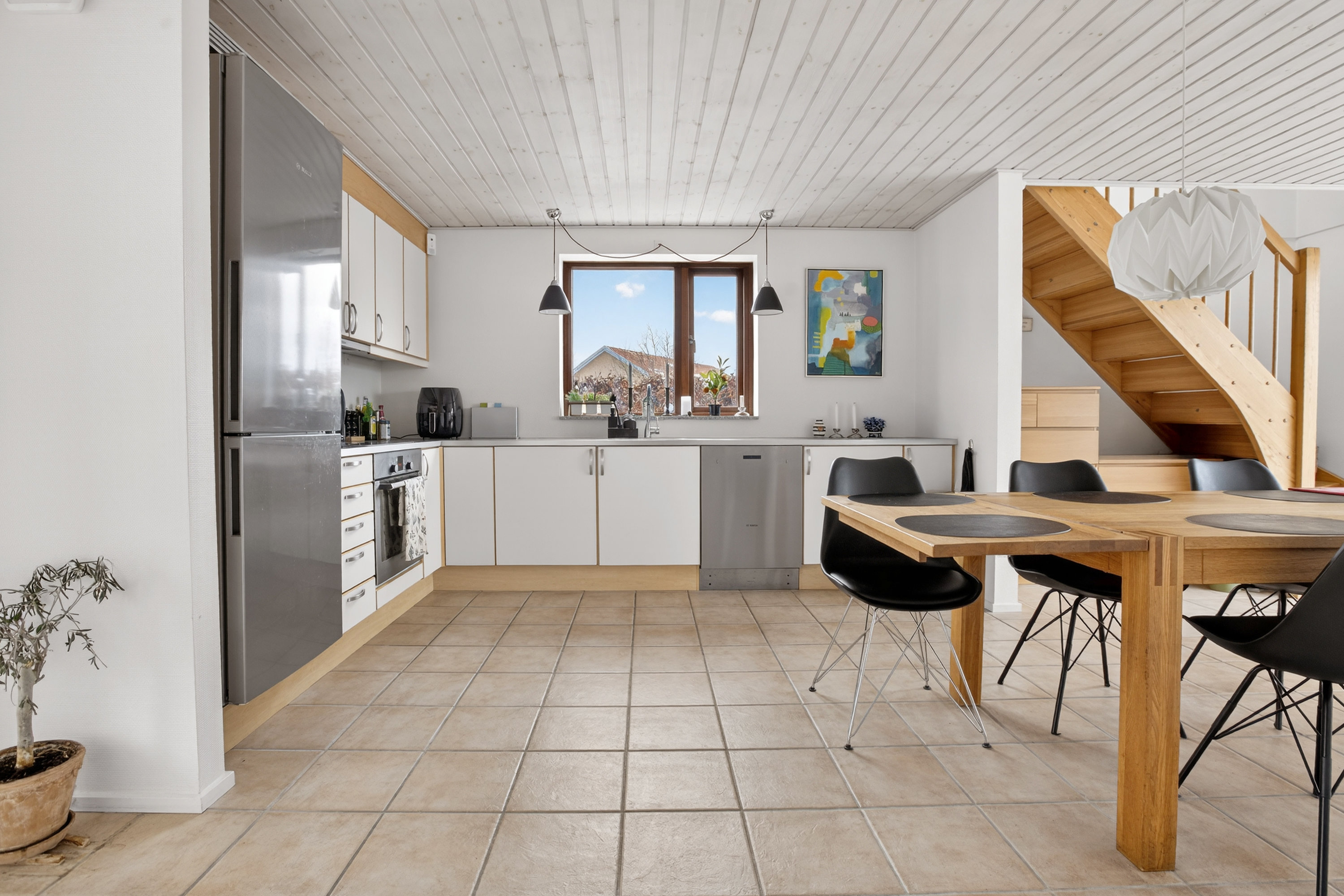 Fremhævet køkken billede i fuldskærmstilstand. Billede af Myrholmen 1, 2760 Måløv