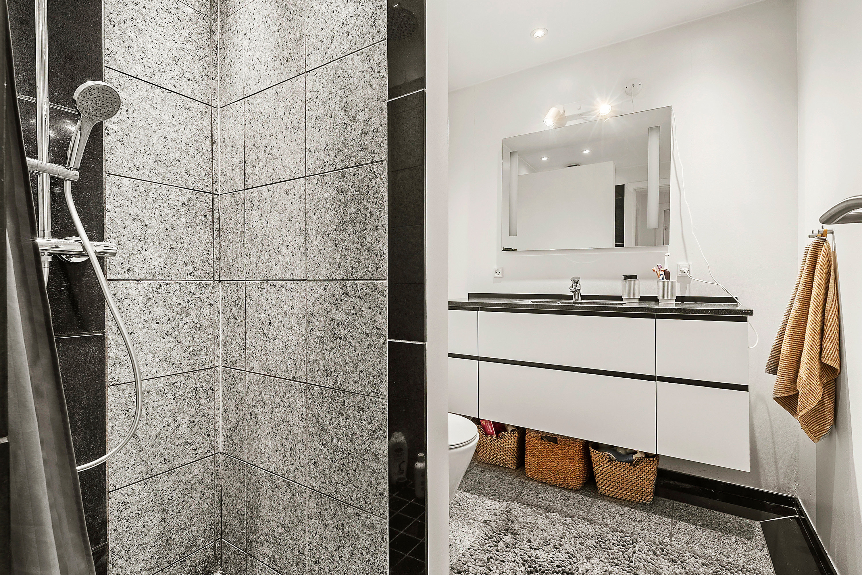 Fremhævet badeværelse billede i fuldskærmstilstand. Billede af Danmarksgade 1B, 8700 Horsens