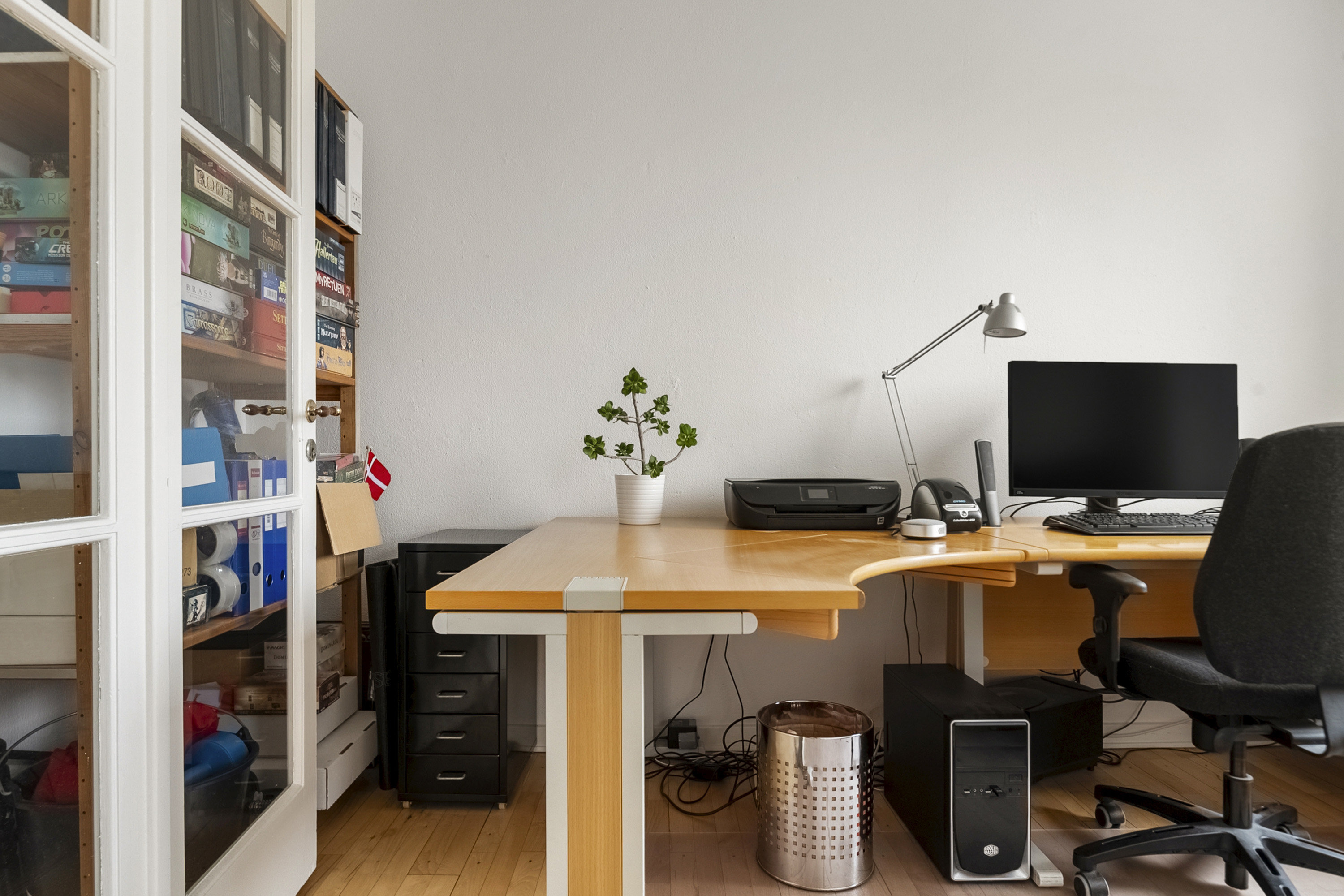 Fremhævet kontor billede i fuldskærmstilstand. Billede af Marius Simonsens Vej 17, 2. th., 8200 Aarhus N