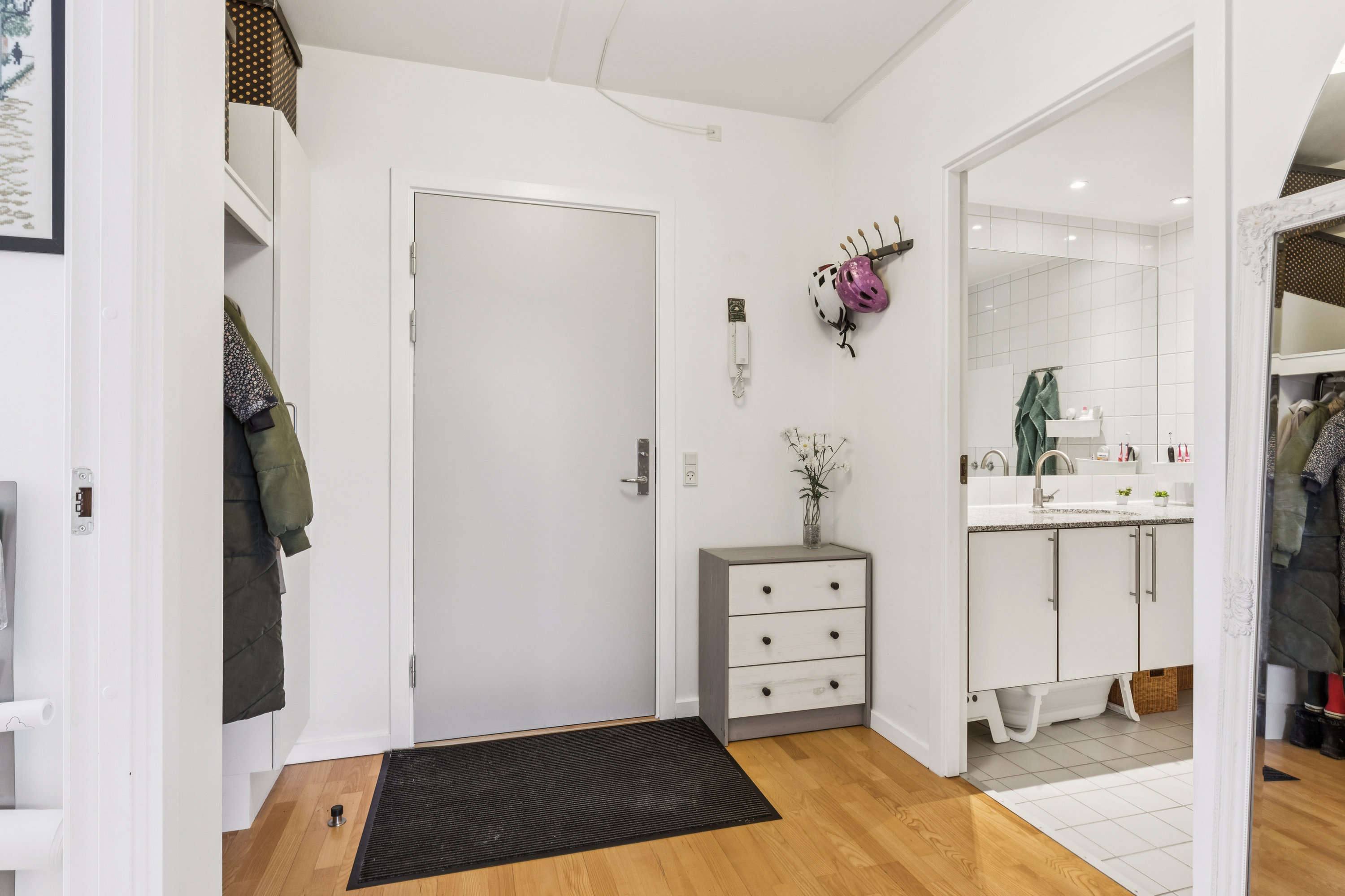 Fremhævet gang billede i fuldskærmstilstand. Billede af Berings Gade 8, 2. tv., Høje Taastrup, 2630 Taastrup