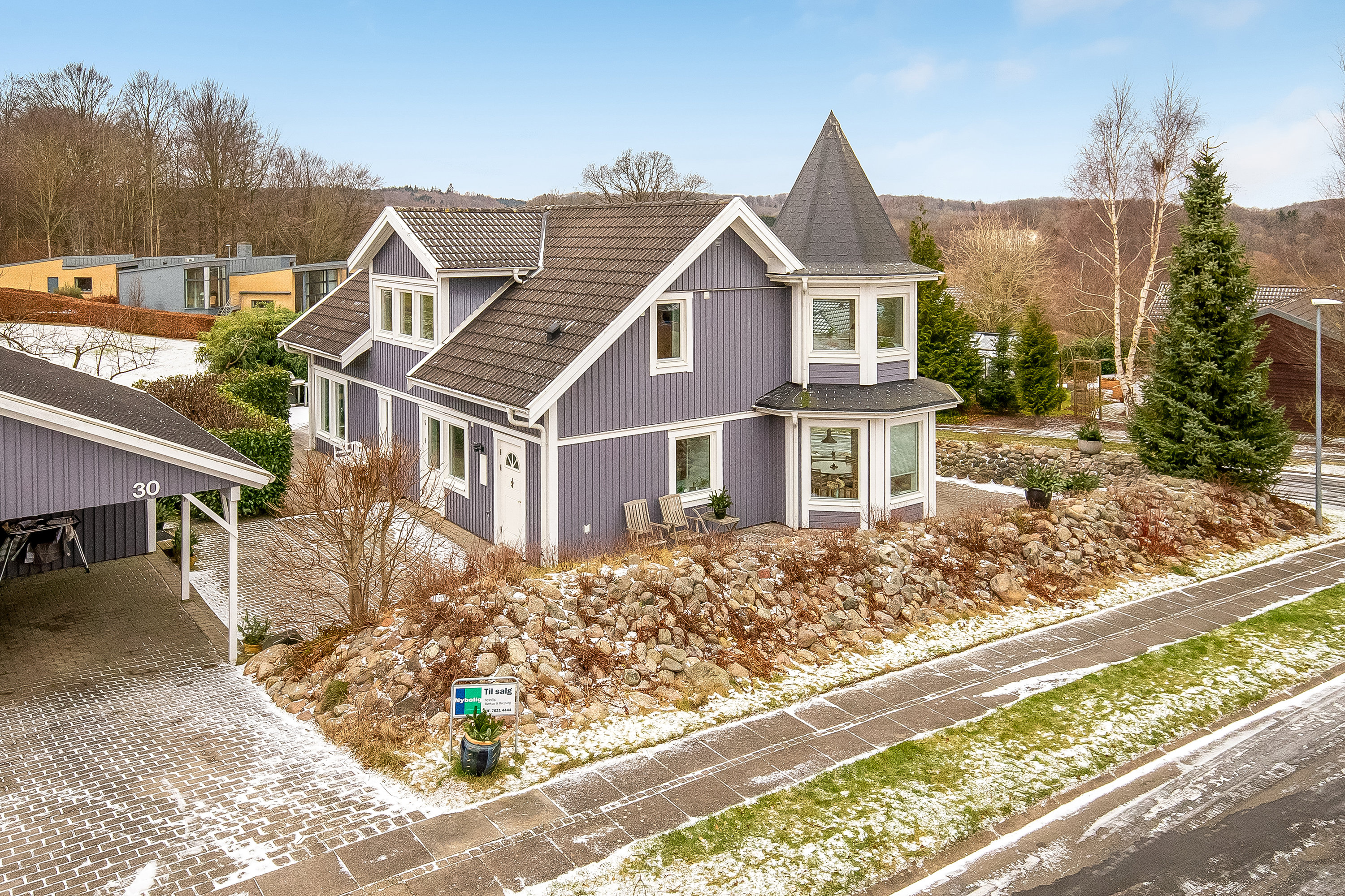 Fremhævet mastefoto billede i fuldskærmstilstand. Billede af Fjordvænget 30, Brejning, 7080 Børkop