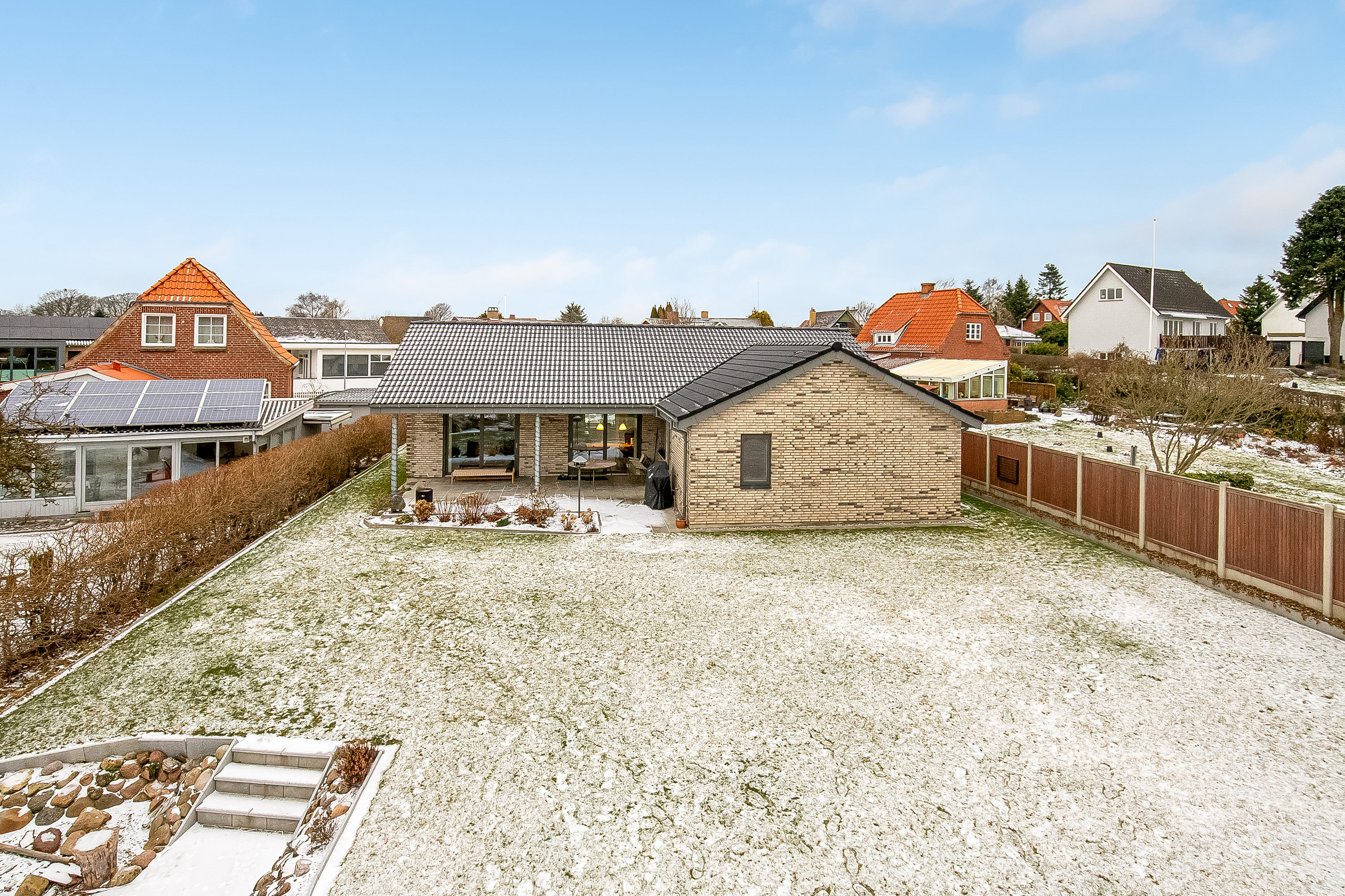 Fremhævet mastefoto billede i fuldskærmstilstand. Billede af Kløvervej 21, Søndermarken, 7100 Vejle