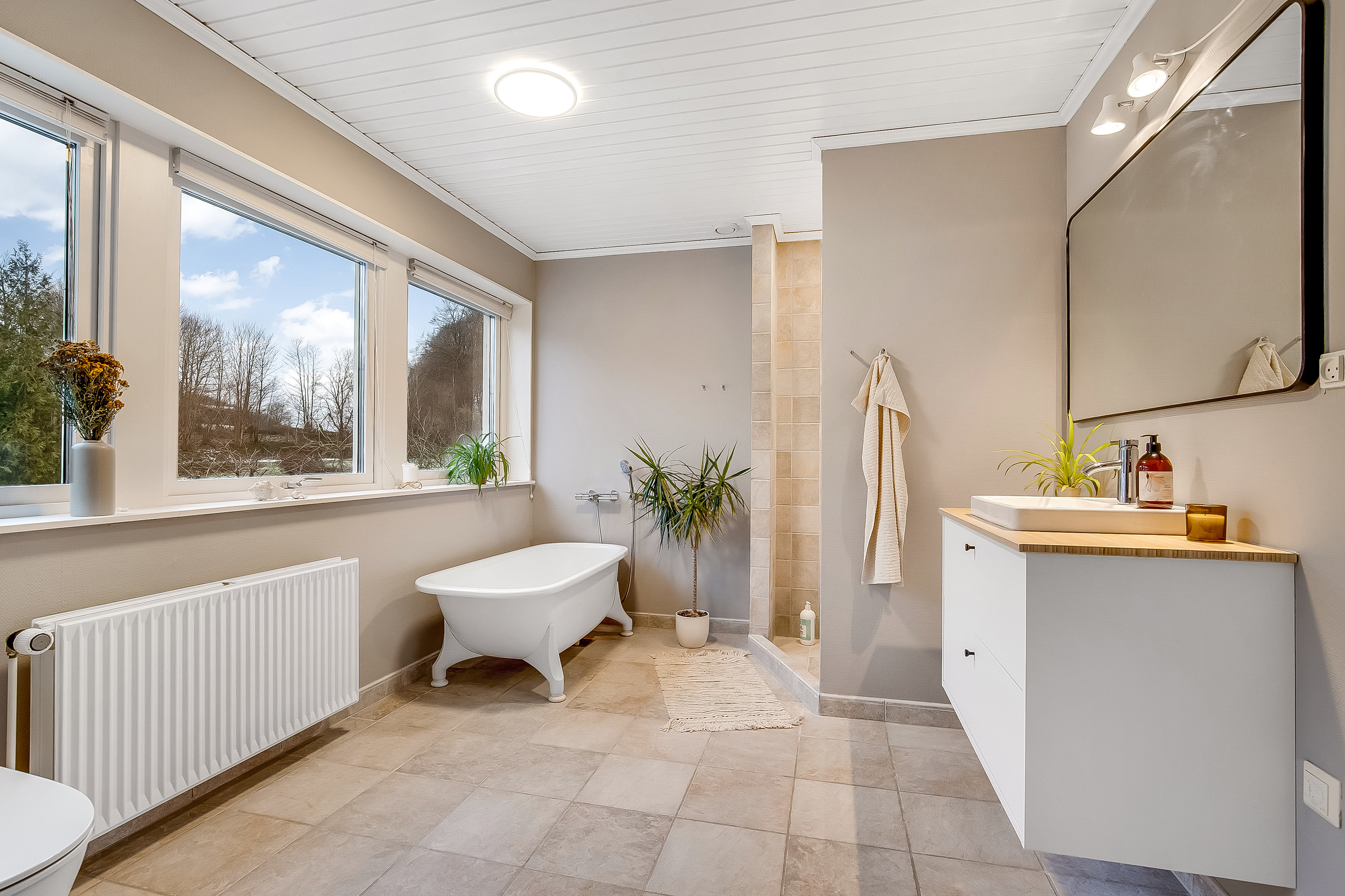 Fremhævet badeværelse billede i fuldskærmstilstand. Billede af Fjordvænget 30, Brejning, 7080 Børkop