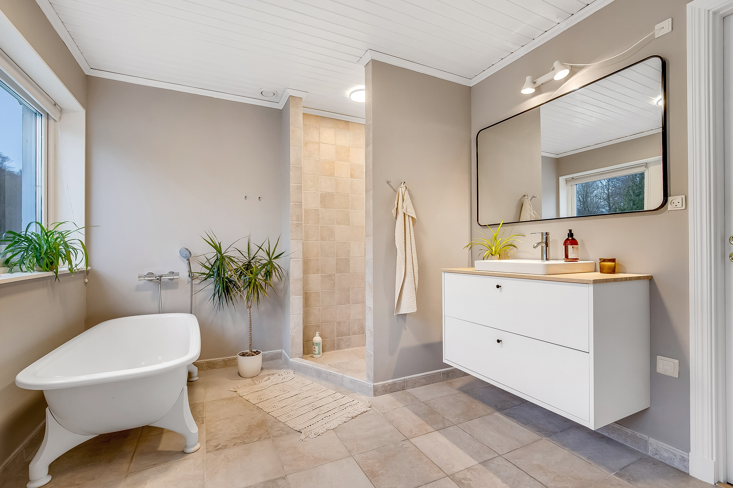 Fremhævet badeværelse billede i fuldskærmstilstand. Billede af Fjordvænget 30, Brejning, 7080 Børkop