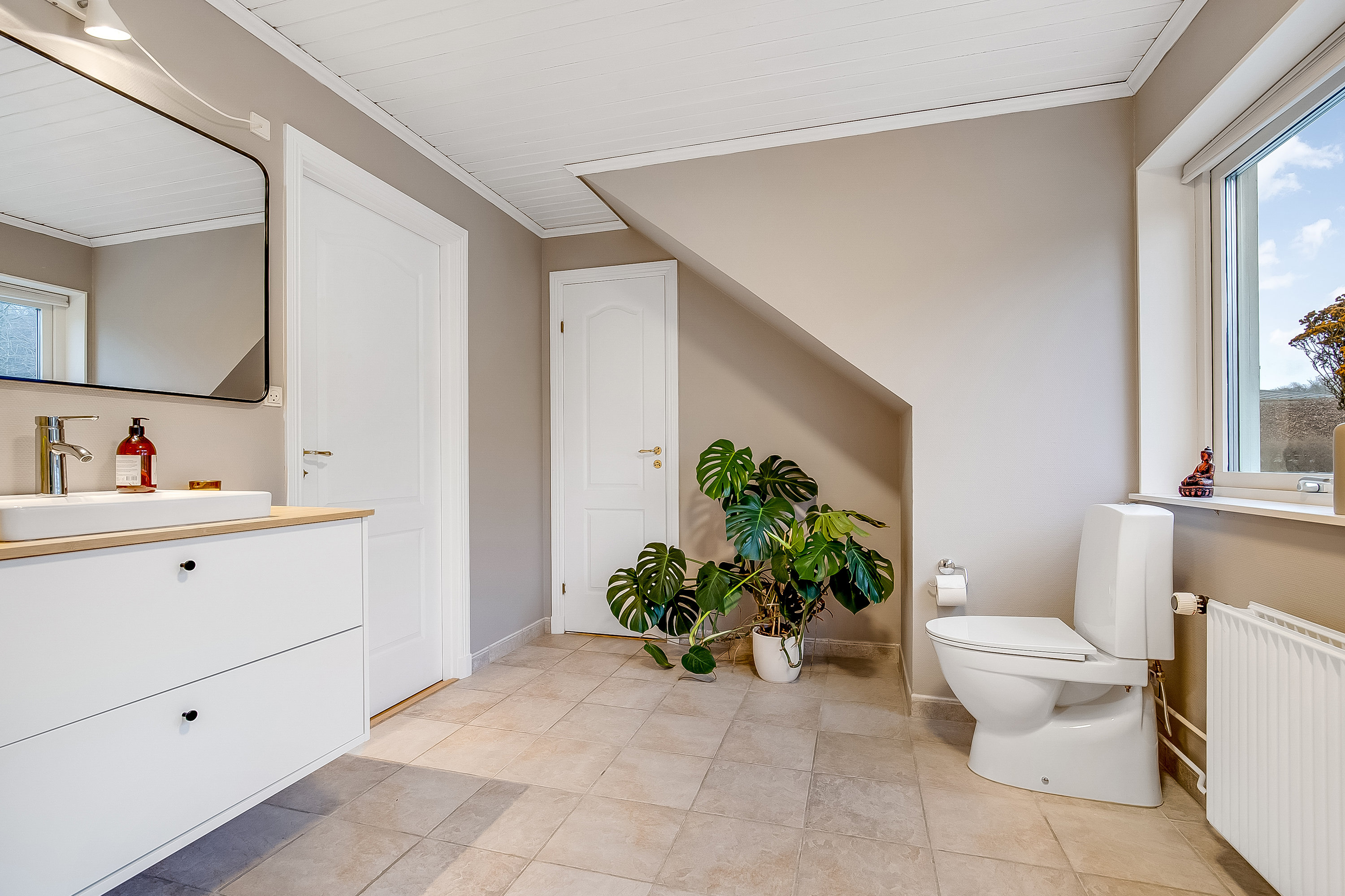 Fremhævet badeværelse billede i fuldskærmstilstand. Billede af Fjordvænget 30, Brejning, 7080 Børkop