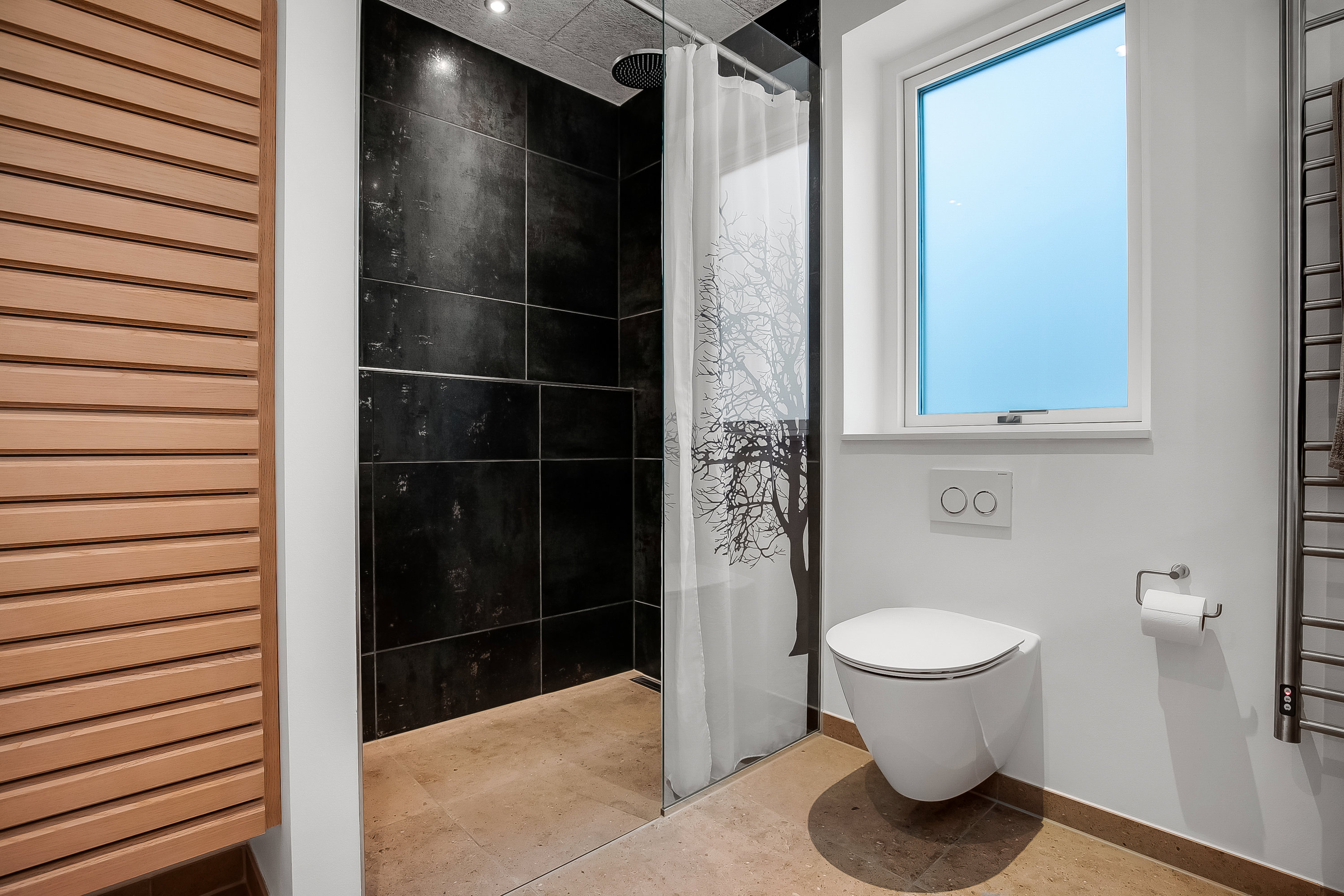 Fremhævet badeværelse billede i fuldskærmstilstand. Billede af Kløvervej 21, Søndermarken, 7100 Vejle