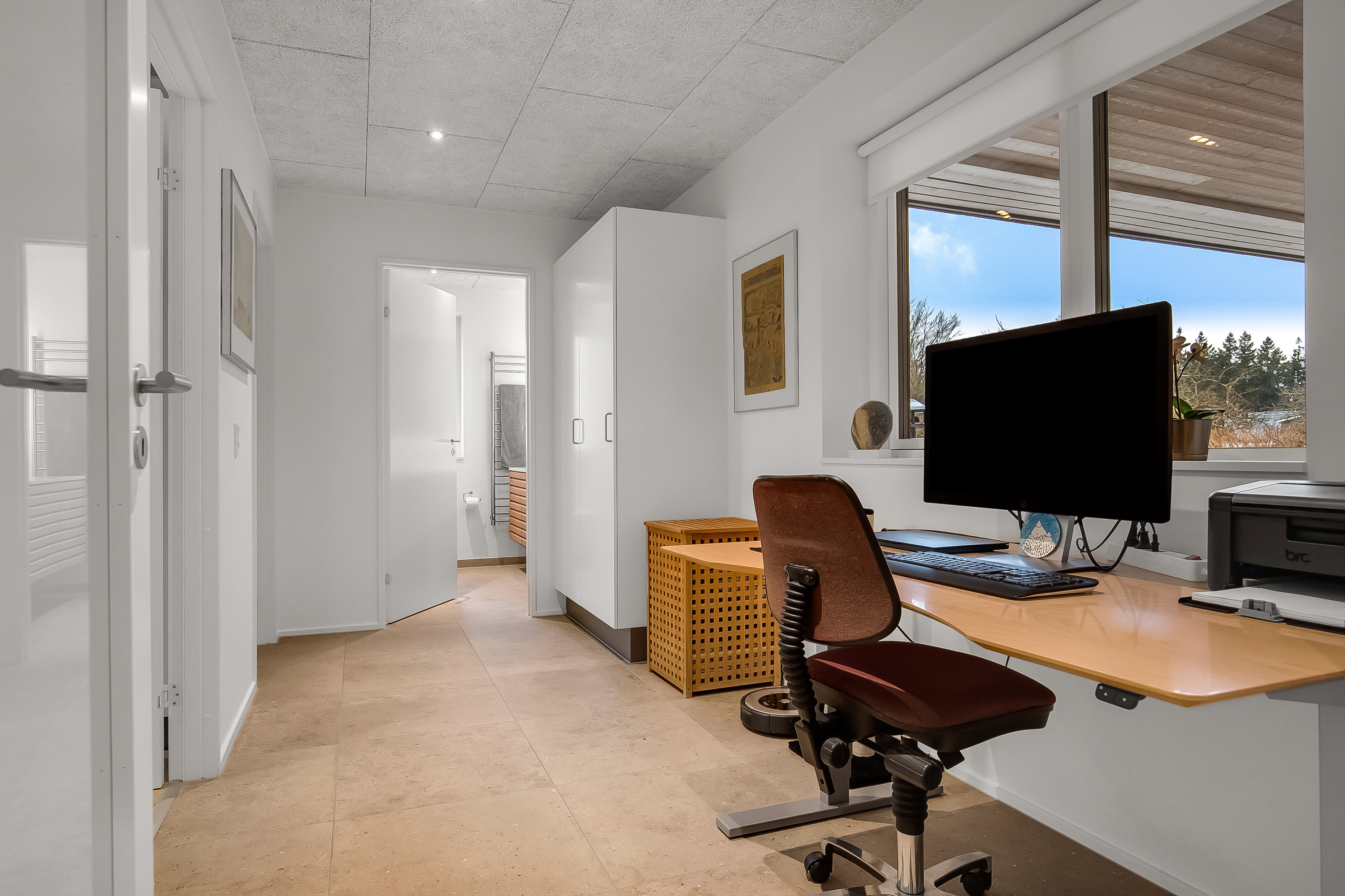 Fremhævet kontor billede i fuldskærmstilstand. Billede af Kløvervej 21, Søndermarken, 7100 Vejle