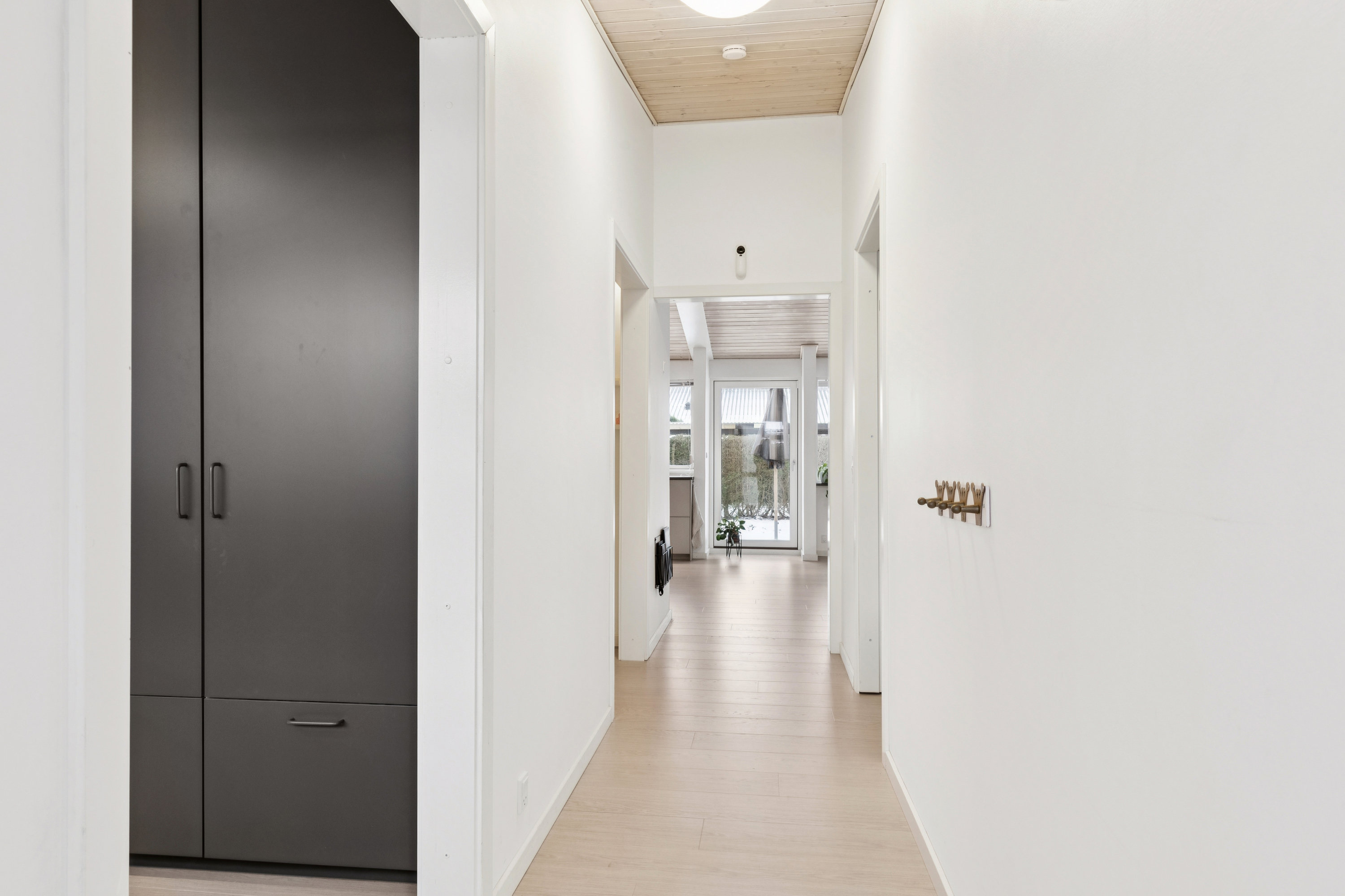 Fremhævet gang billede i fuldskærmstilstand. Billede af Sankt Mikkels Alle 88, 2630 Taastrup