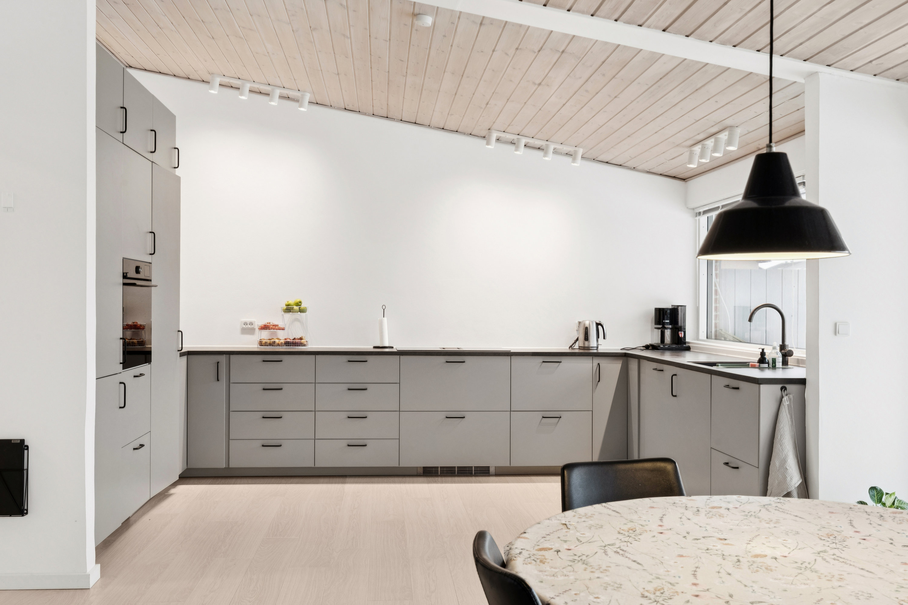 Fremhævet køkken billede i fuldskærmstilstand. Billede af Sankt Mikkels Alle 88, 2630 Taastrup