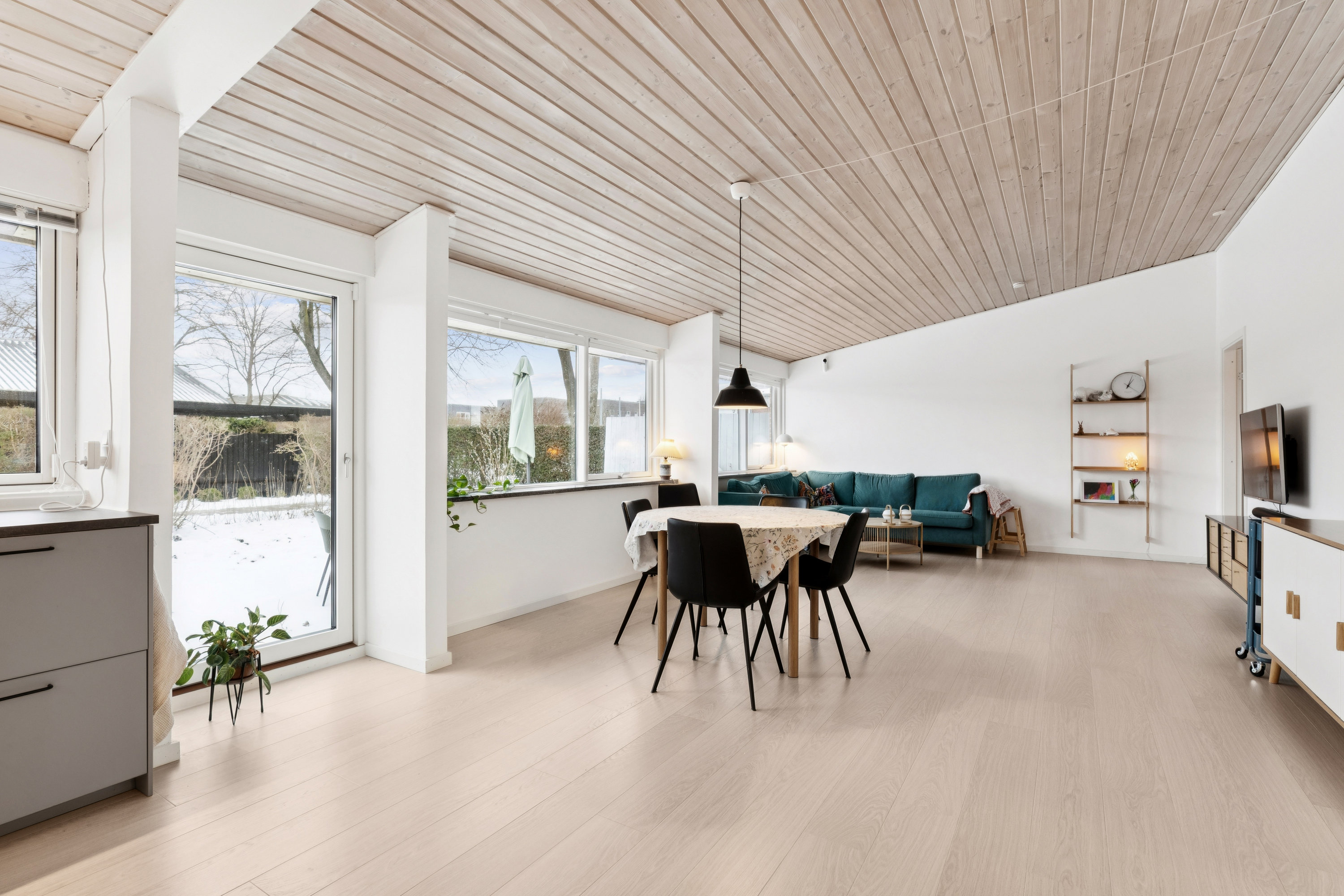 Fremhævet stue billede i fuldskærmstilstand. Billede af Sankt Mikkels Alle 88, 2630 Taastrup