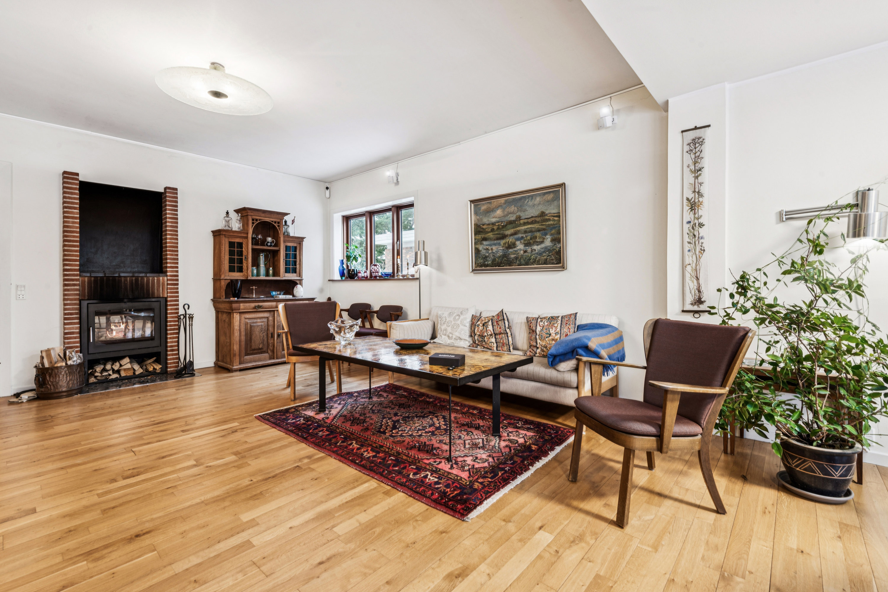 Fremhævet stue billede i fuldskærmstilstand. Billede af Olsbæk Strandvej 33, 2670 Greve