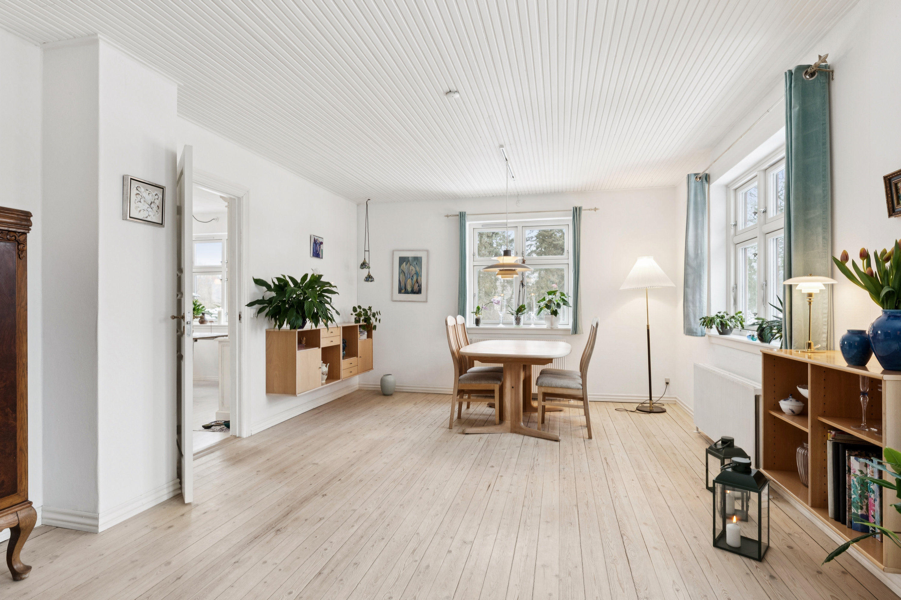 Fremhævet stue billede i fuldskærmstilstand. Billede af Snubbekorsvej 13, Vridsløsemagle, 2630 Taastrup