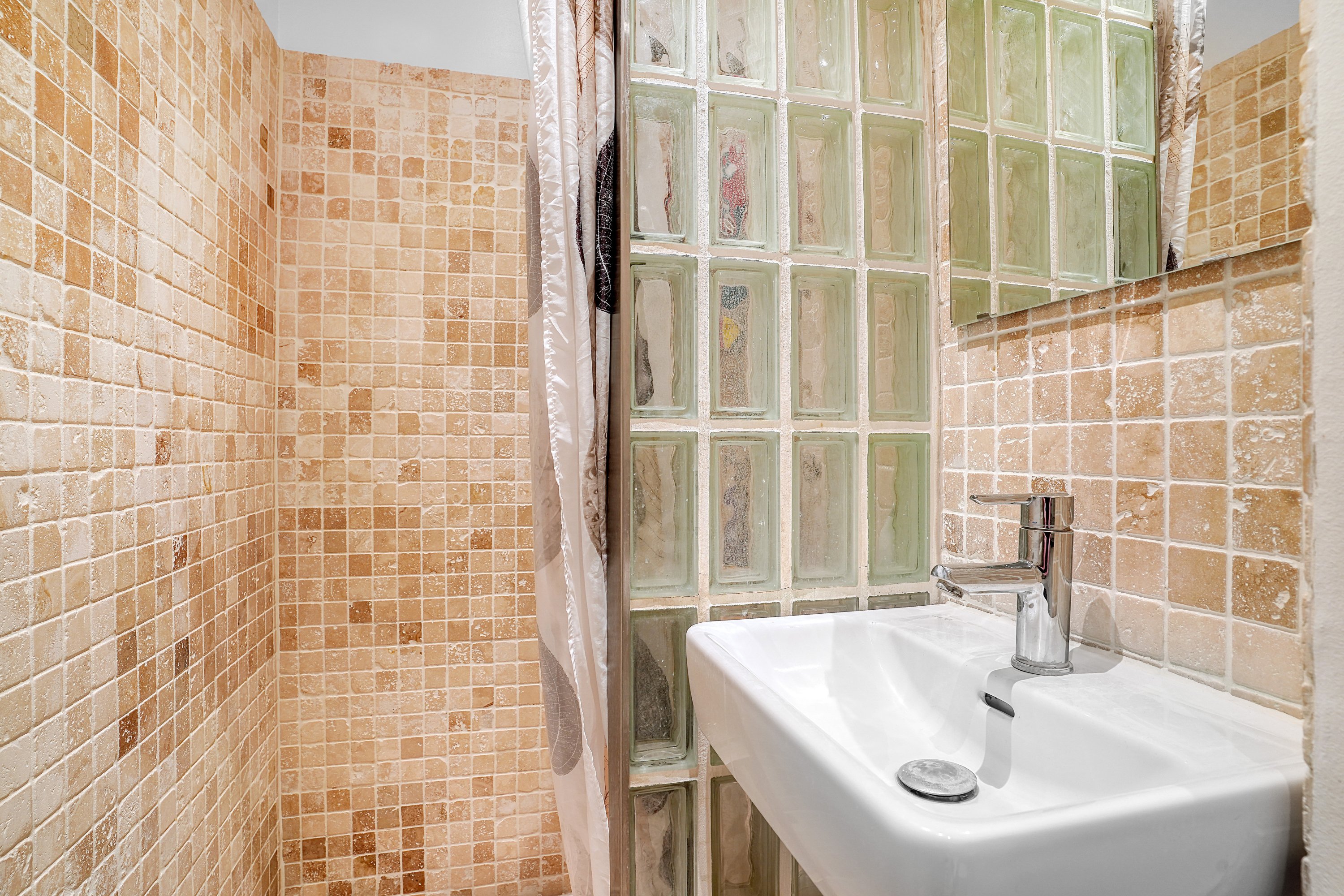 Fremhævet badeværelse billede i fuldskærmstilstand. Billede af Christianehøj 71, 1. tv., 2860 Søborg